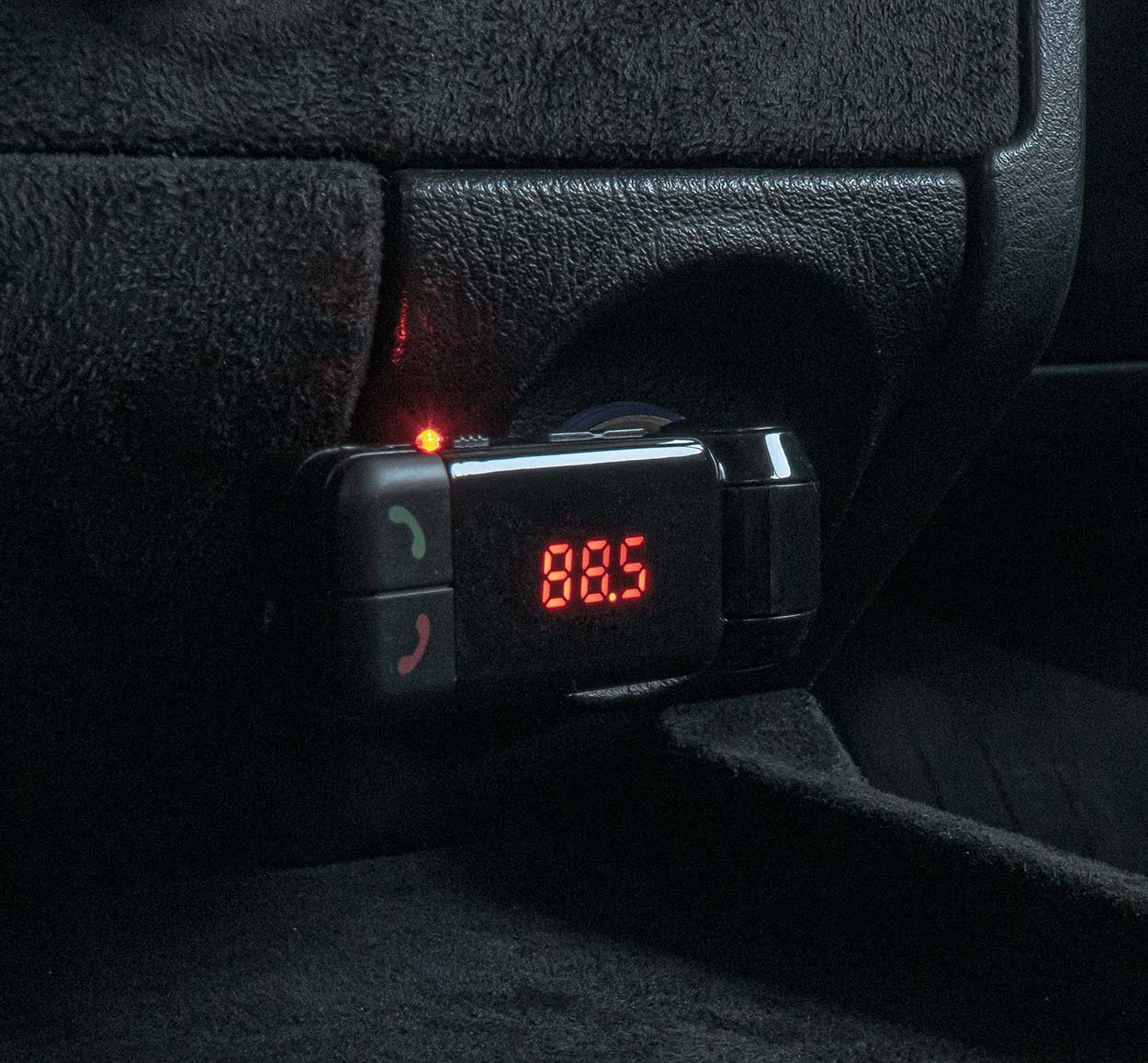FM Transmitter 2&times;USB-A 12V 24V - 04650 02 - 04650
