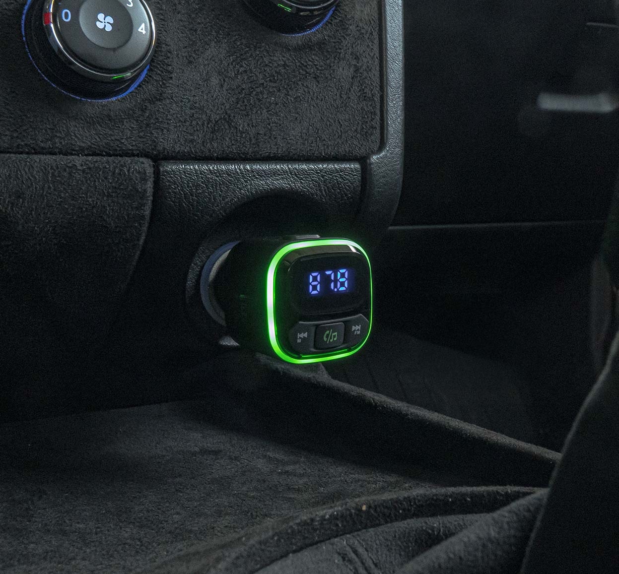 FM Transmitter 1&times;USB-A 2&times;USB-C 12V 24V - 04651 03 - 04651