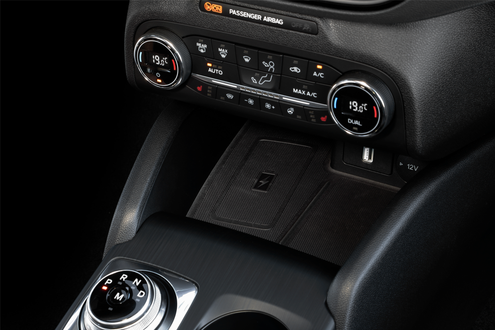INBAY&reg; draadloos lader Ford Focus(DEH)09/2018-2025 10W - 241114 55 1 1 - 241114-55-1