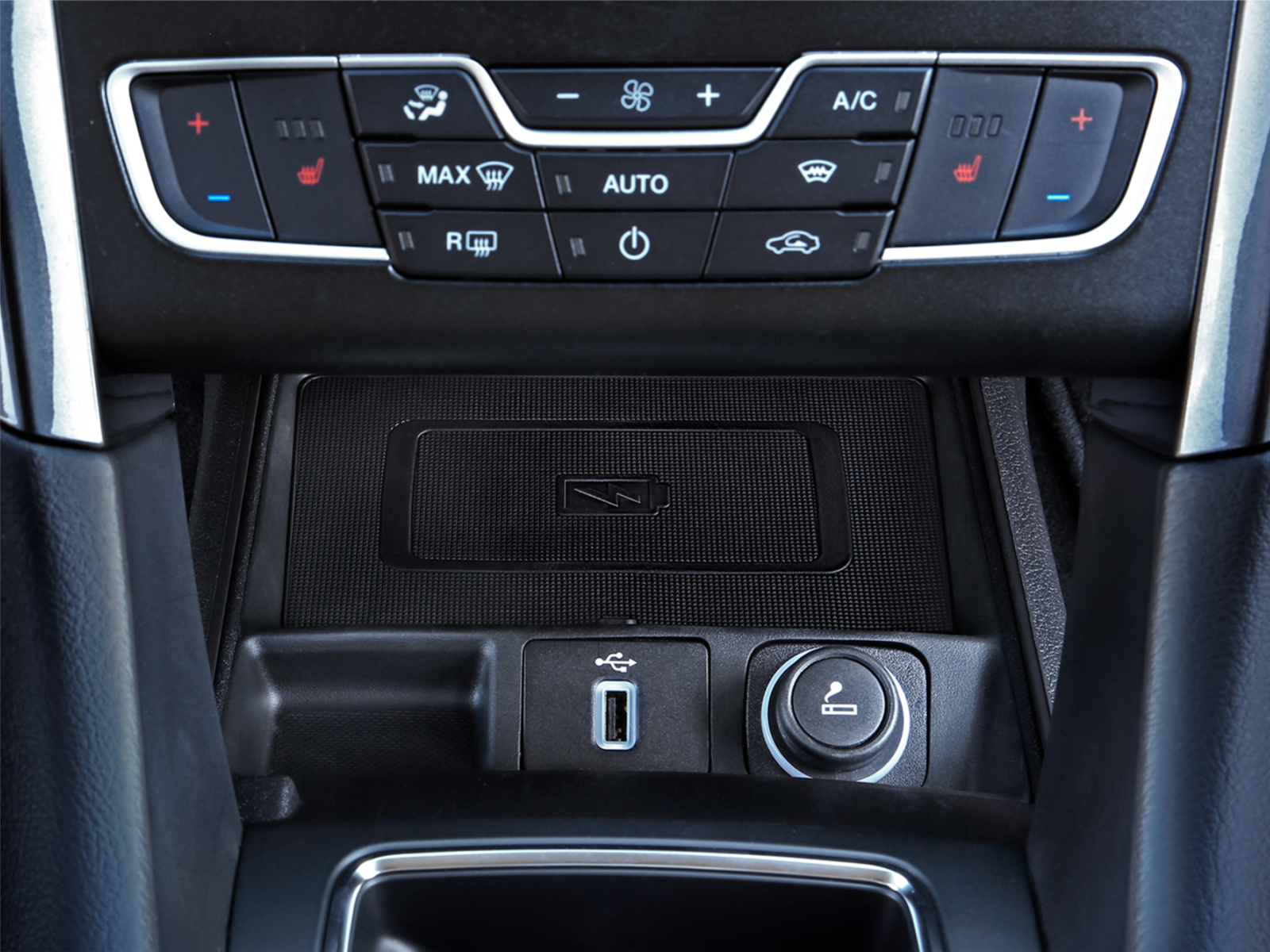 INBAY&reg; draadloos lader Ford Mondeo(BA7) 10/2014- 09/2021 10W - 241114 56 1 4 - 241114-56-1
