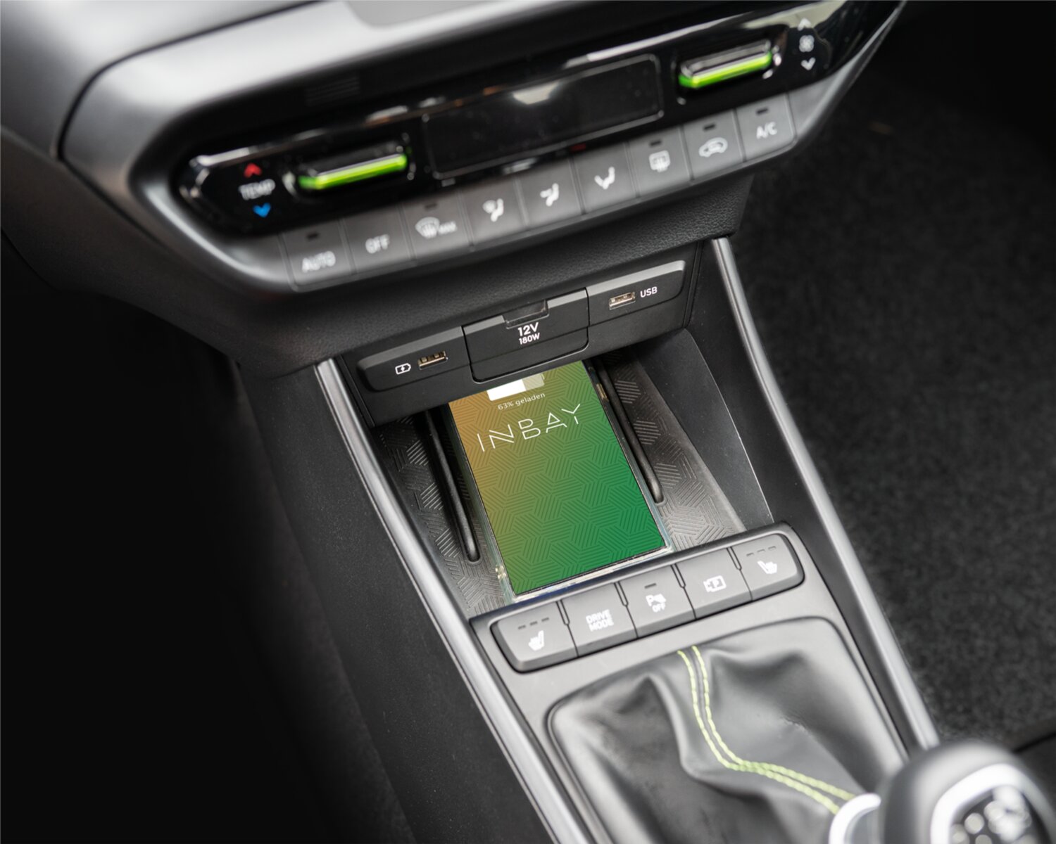 INBAY&reg; vervangings-paneel Hyundai Bayon/i20 2020-2024 10W - 241143 52 2 installed bw 001 - 241143-52-2