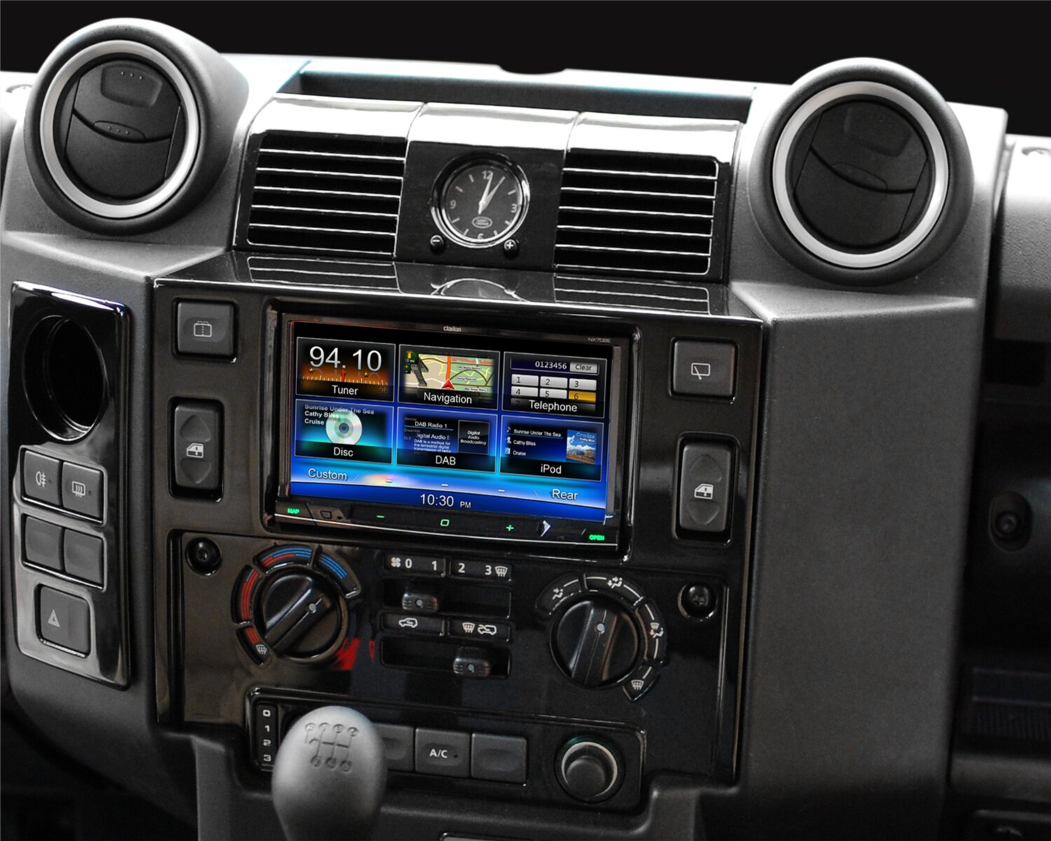 2-DIN Paneel Land Rover Defender 2007- Piano Black - 381260 05 1 installed - 381260-05-1