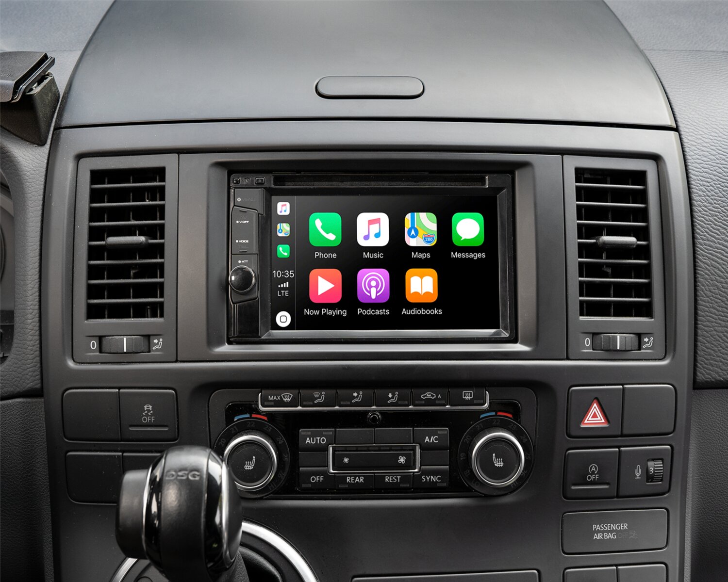 2-DIN Paneel Volkswagen T5/ Multivan - Touareq - Kleur: Zwart - 381320 27 2 installed front bw - 381320-27-2