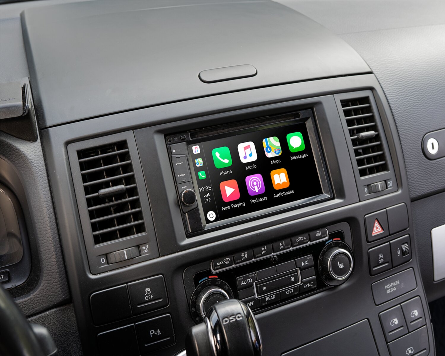 2-DIN Paneel Volkswagen T5/ Multivan - Touareq - Kleur: Zwart - 381320 27 2 installed seite bw - 381320-27-2