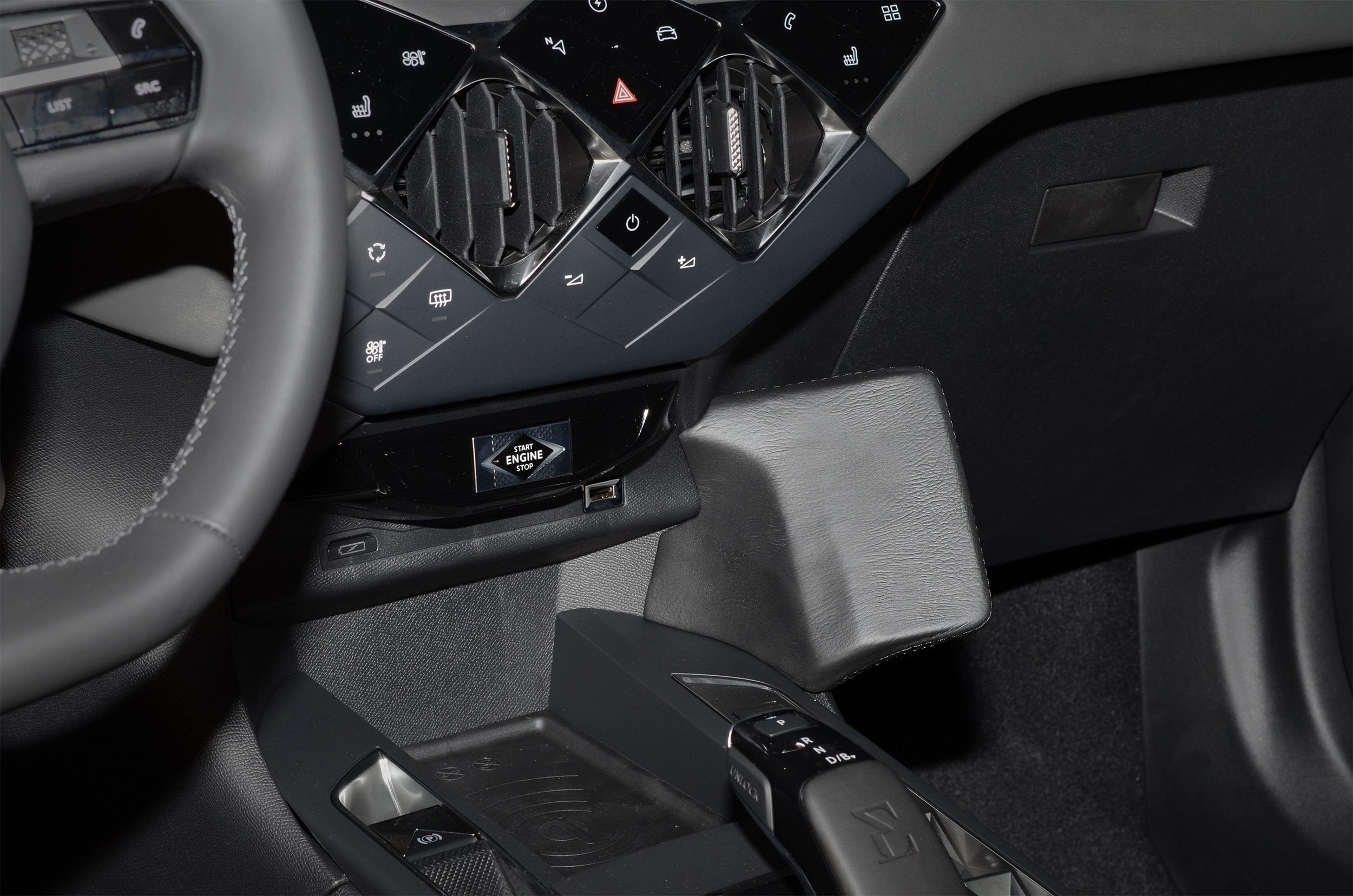 Citro&euml;n DS3 Crossback 2018-2022 Kleur: Zwart - 603675 2 - 603675