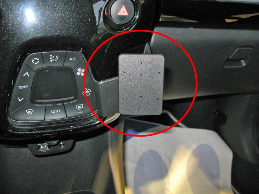 ProClip - Citro&euml;n C1- Toyota Aygo- Peugeot 108, 2014-> Angled mount - 855051 - 855051