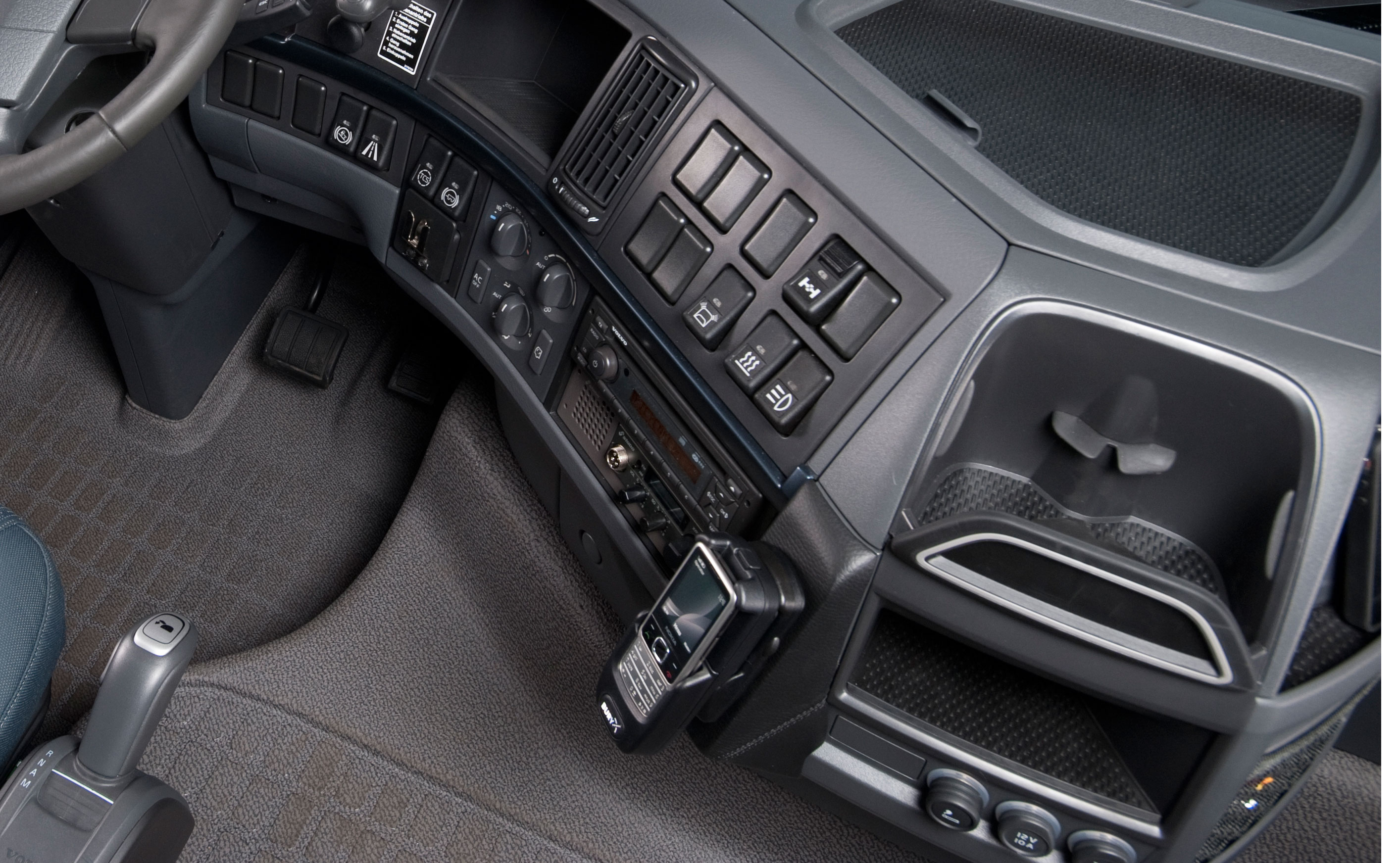 Volvo FH-Serie 2010-2012 Kleur: Zwart  - Kuda 01605x 4 - 6016050