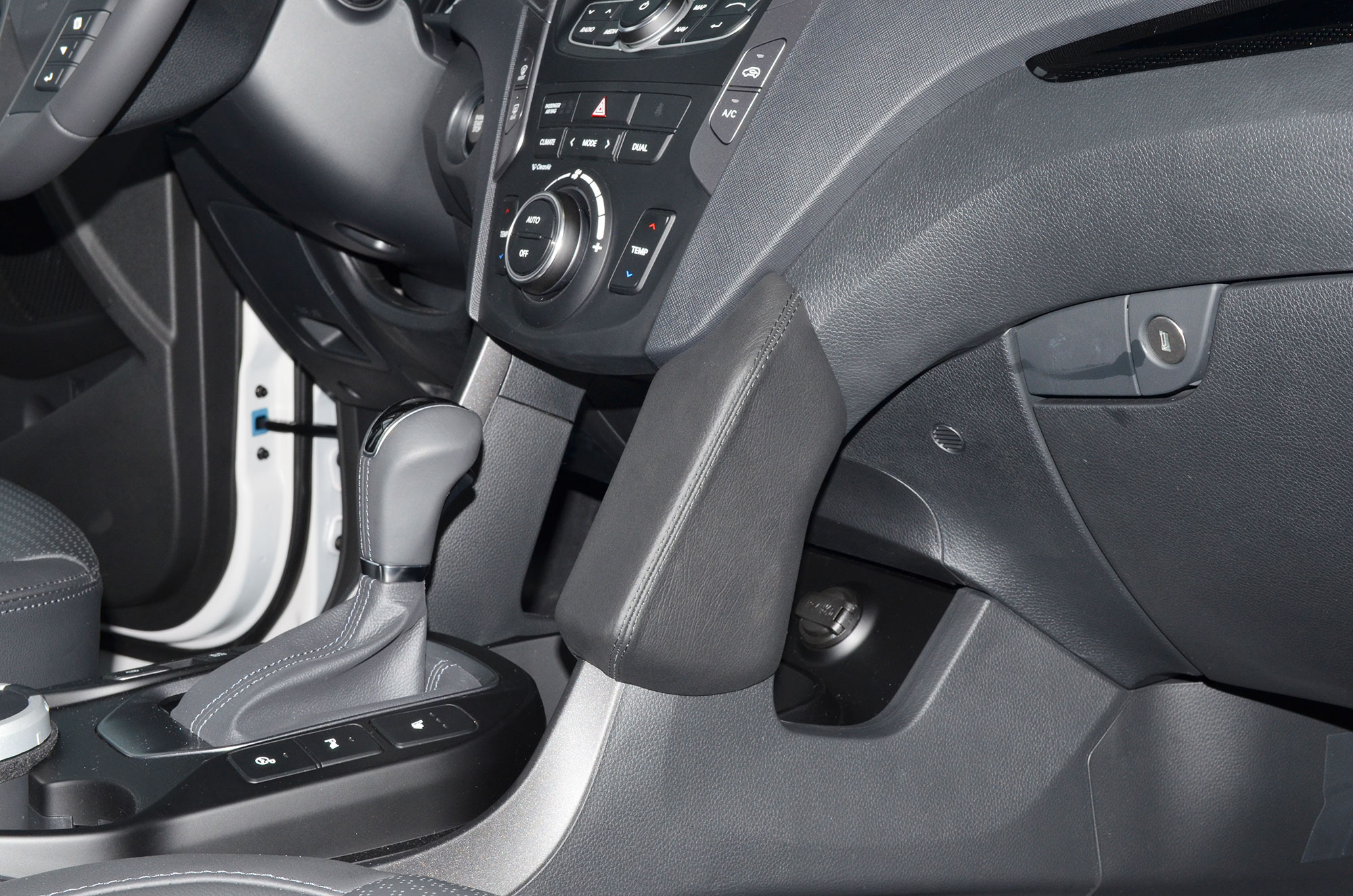 Hyundai Santa F&eacute; 09/2012-2019 Kleur: Zwart - Kuda 04145x 3 - 6041450