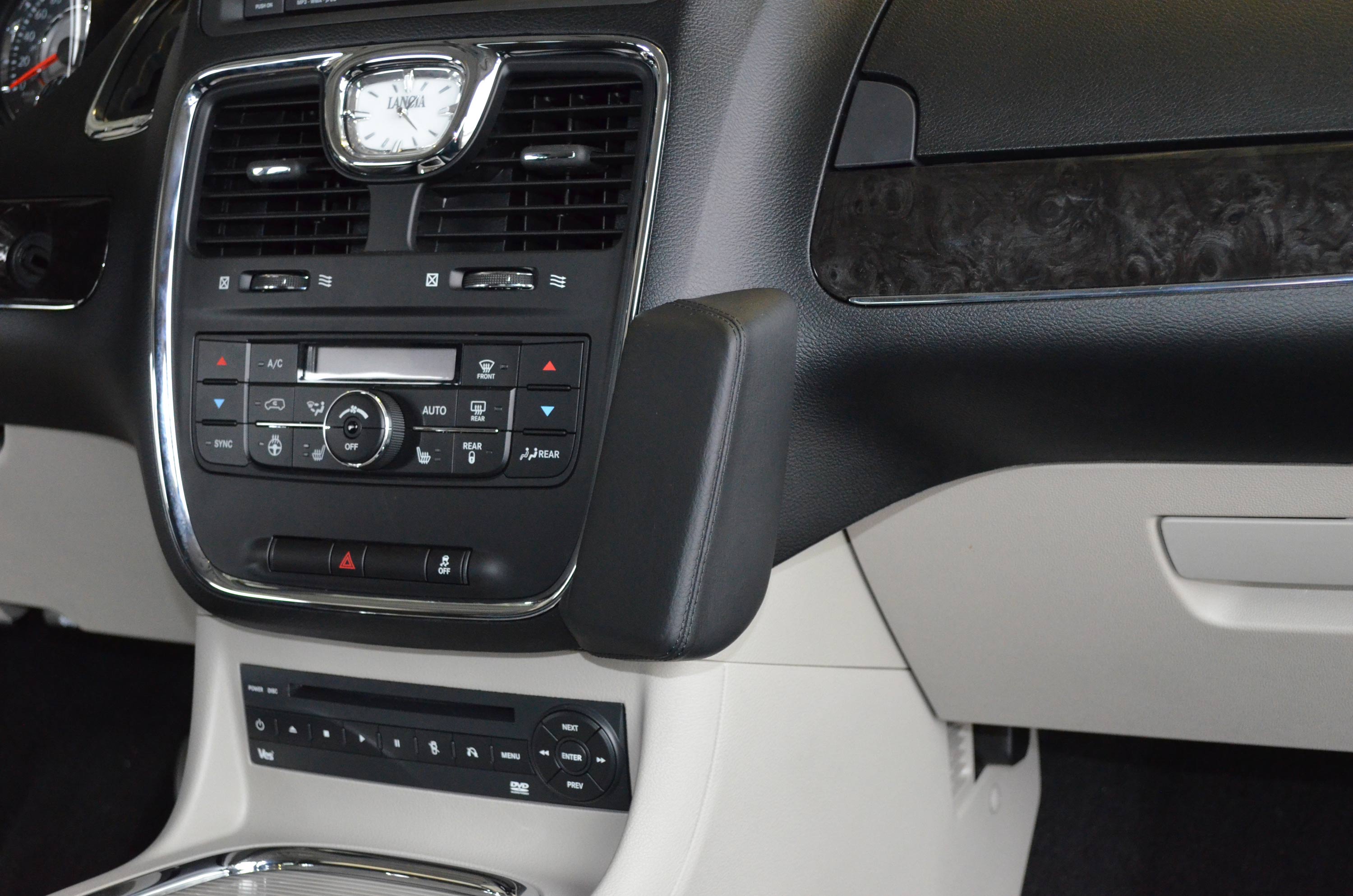Lancia Voyager 10/2011-2016 Kleur: Zwart - Kuda 07515x 5 - 6075150