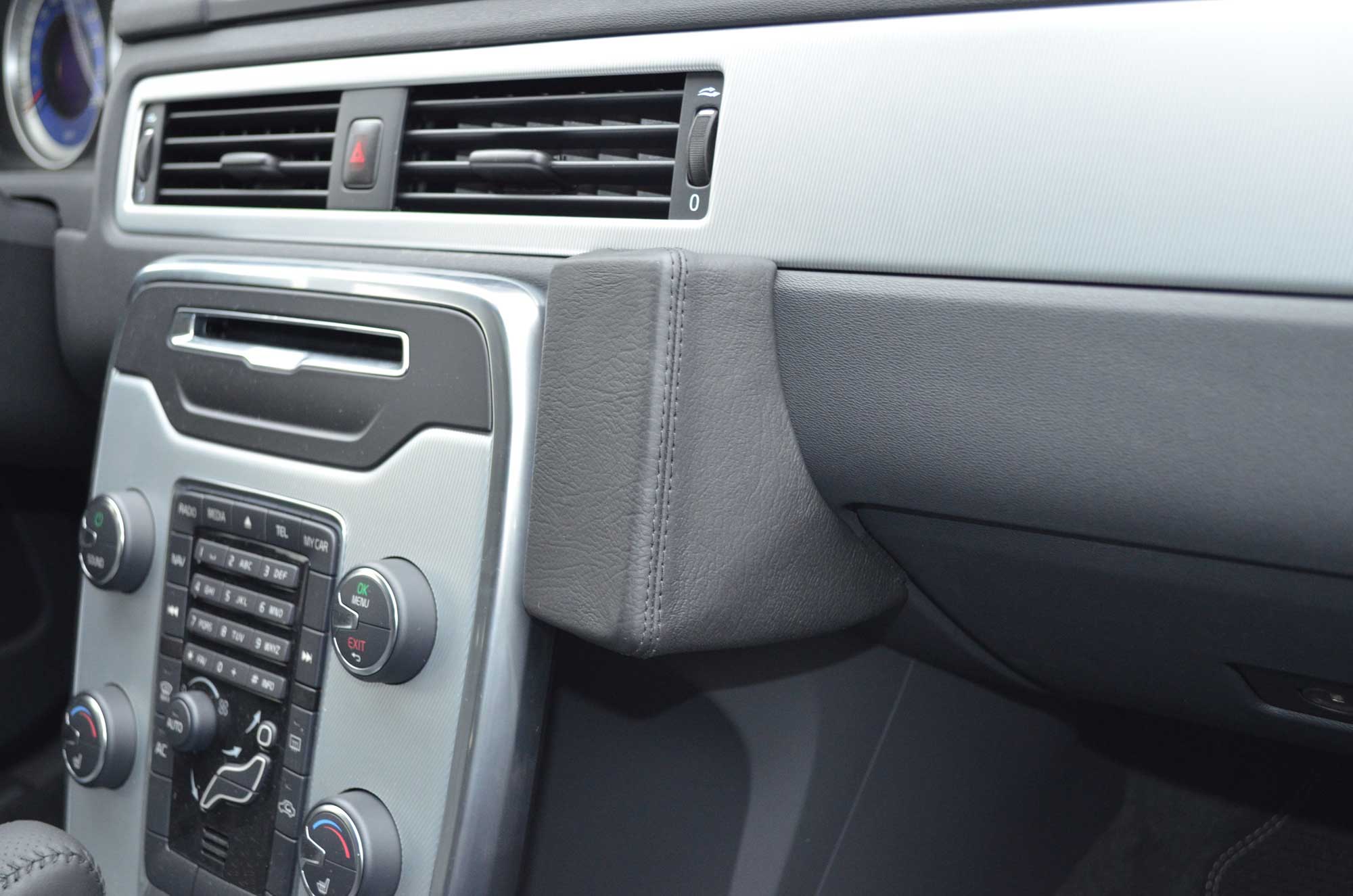 Volvo V70 06/2011-2016 Kleur: Zwart  - Kuda 08843x 4 - 6088430