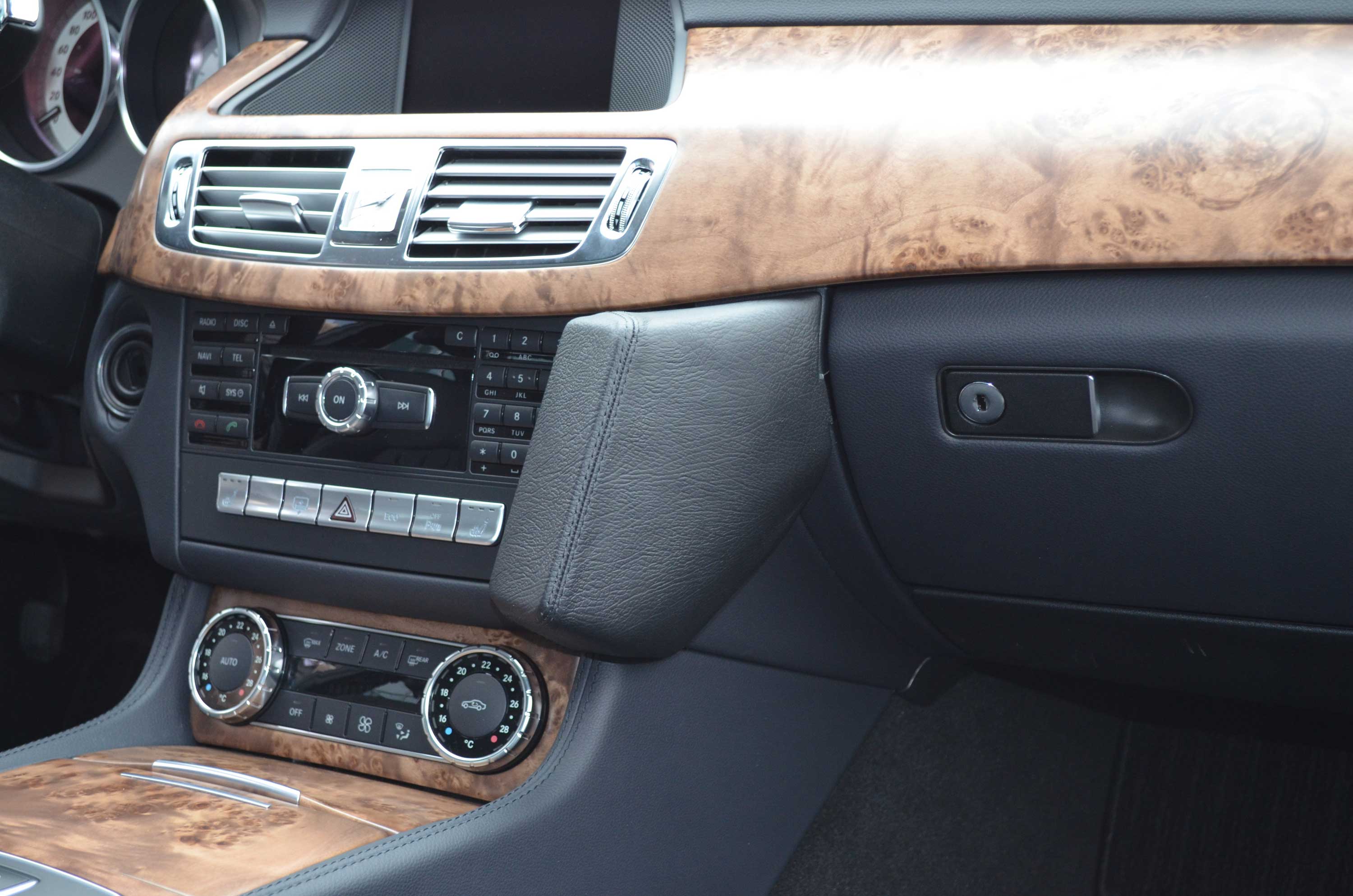 Mercedes Benz CLS-Klasse 01/2011-2019 Kleur: Zwart - Kuda 09188x 6 - 6091880
