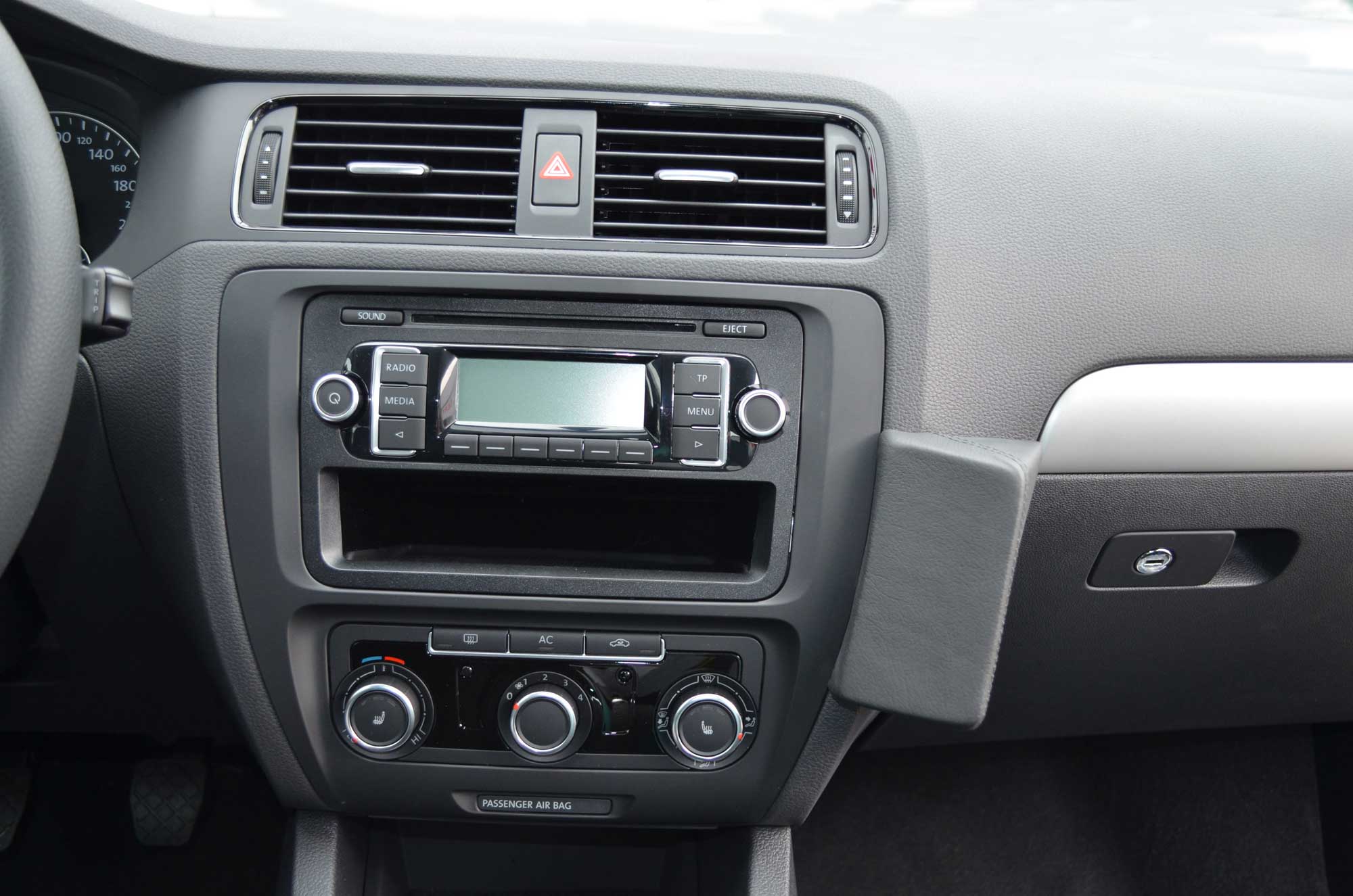 Volkswagen Jetta 03/2011-2017 Kleur: Zwart  - Kuda 09679x 4 - 6096790