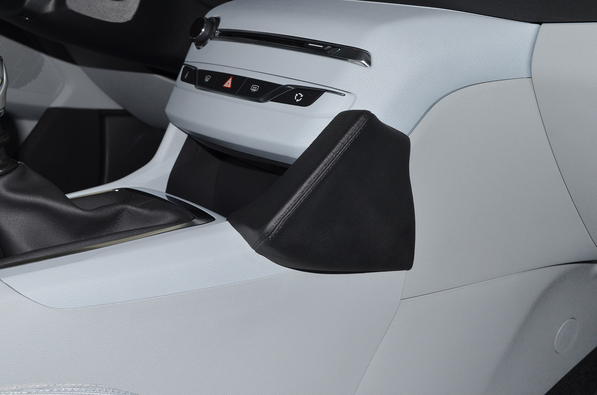 Peugeot 308 2013-2019 Kleur: Zwart - Kuda 109x 4 - 601095