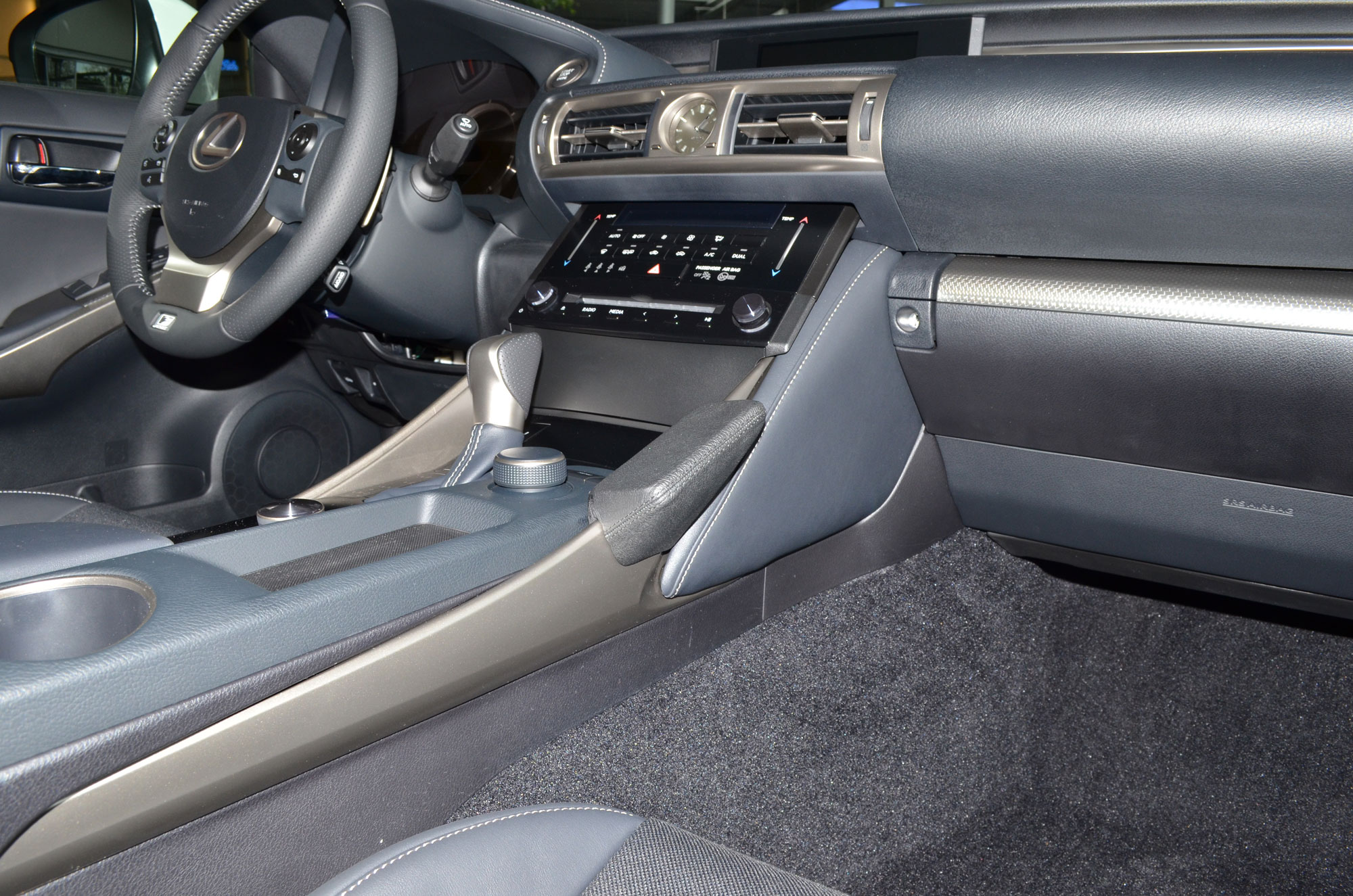 Lexus IS Serie 2013-2019 Kleur: Zwart - Kuda 123x 2 - 601235