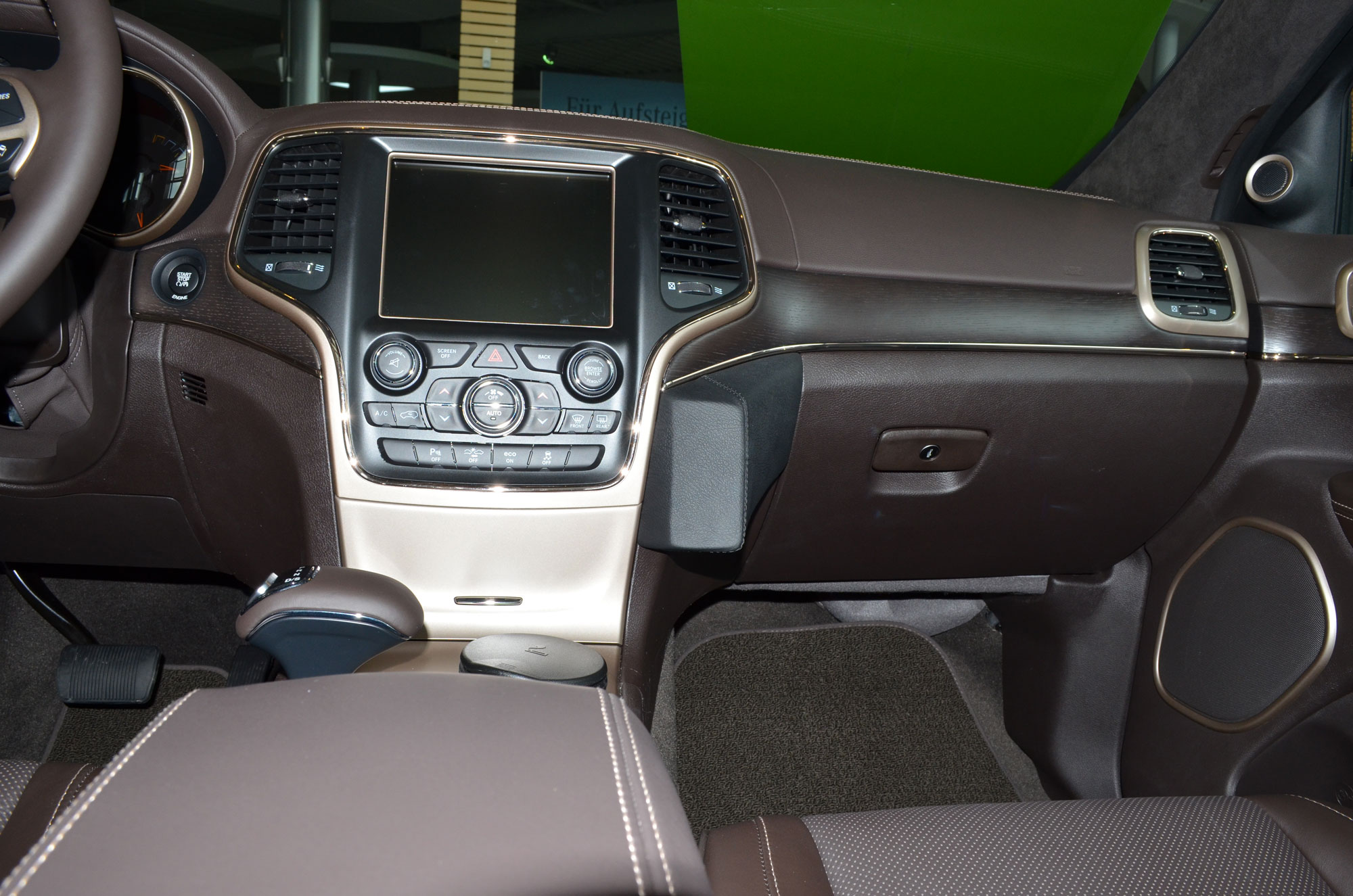 Jeep Grand Cherokee 6/2013-2019 Kleur: Zwart - Kuda 130x 2 - 601305