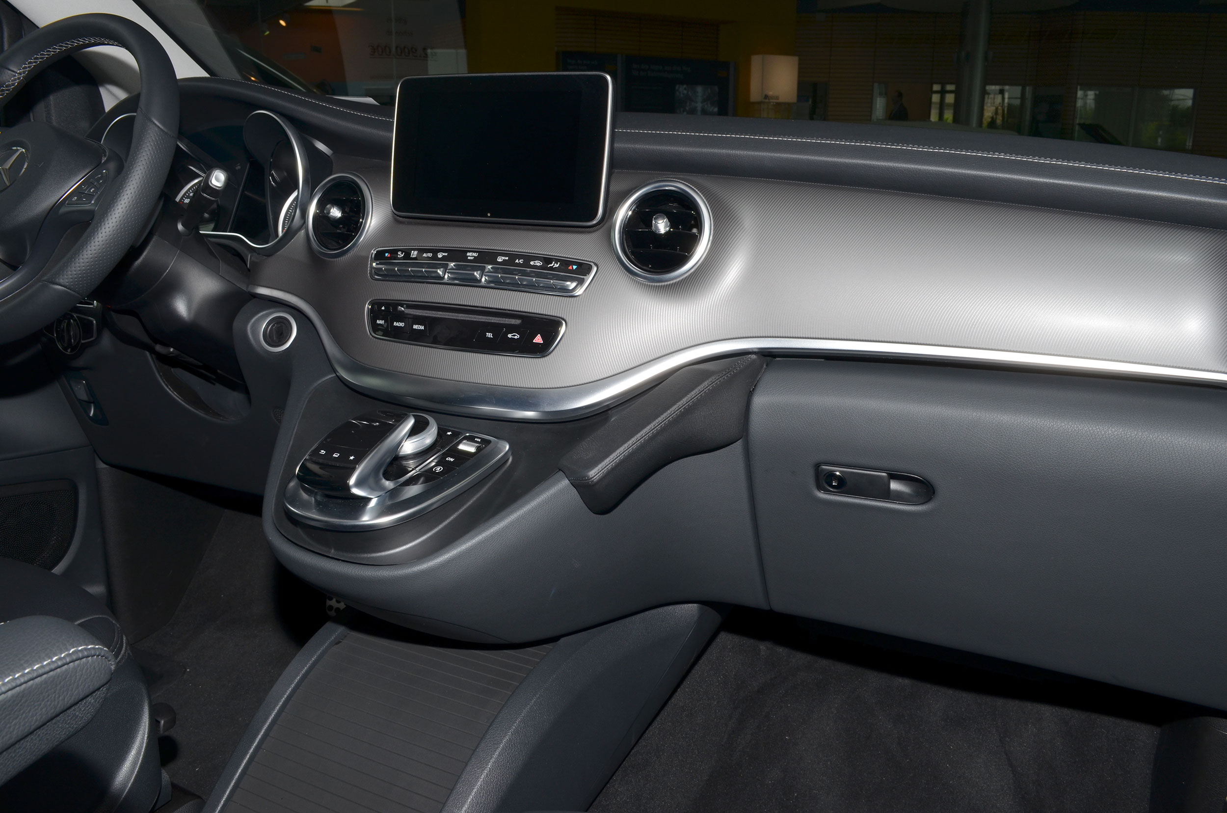 Mercedes Benz V-Klasse 2014-2019 Kleur: Zwart - Kuda 134x 3 - 601345