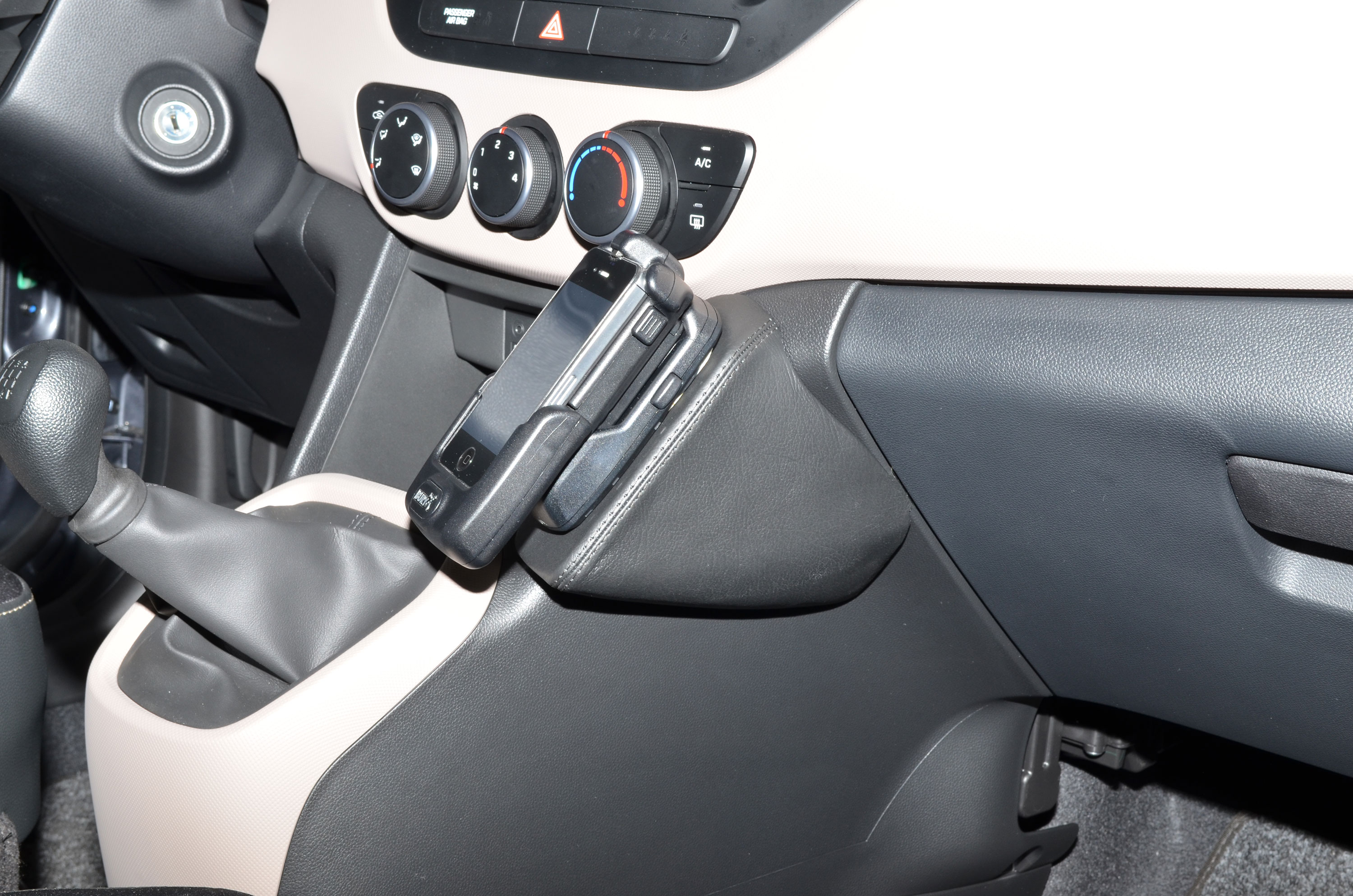 Hyundai i10 11/2013- 2019 Kleur: Zwart - Kuda 141x 2 - 601415