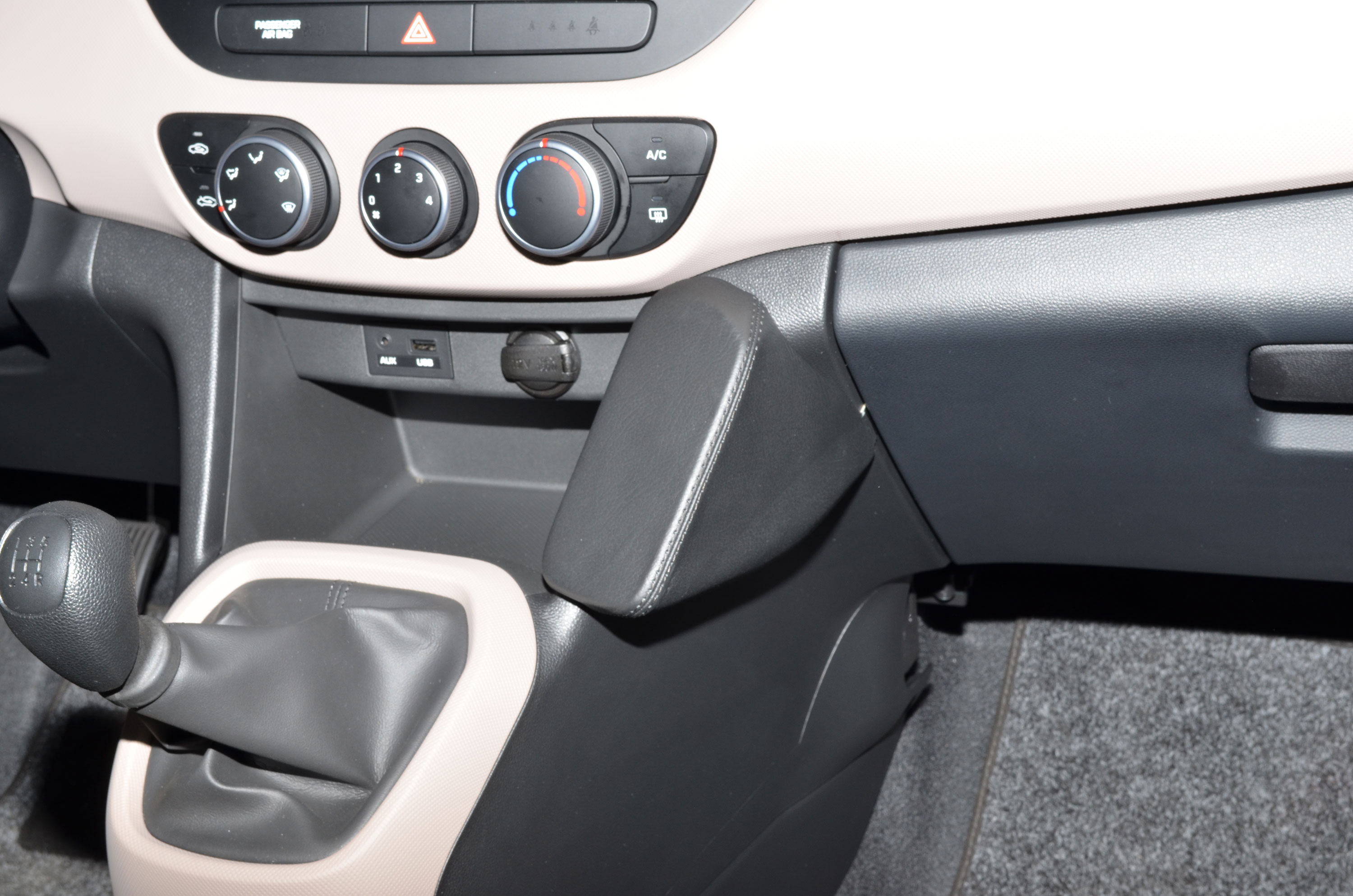 Hyundai i10 11/2013- 2019 Kleur: Zwart - Kuda 141x 3 - 601415