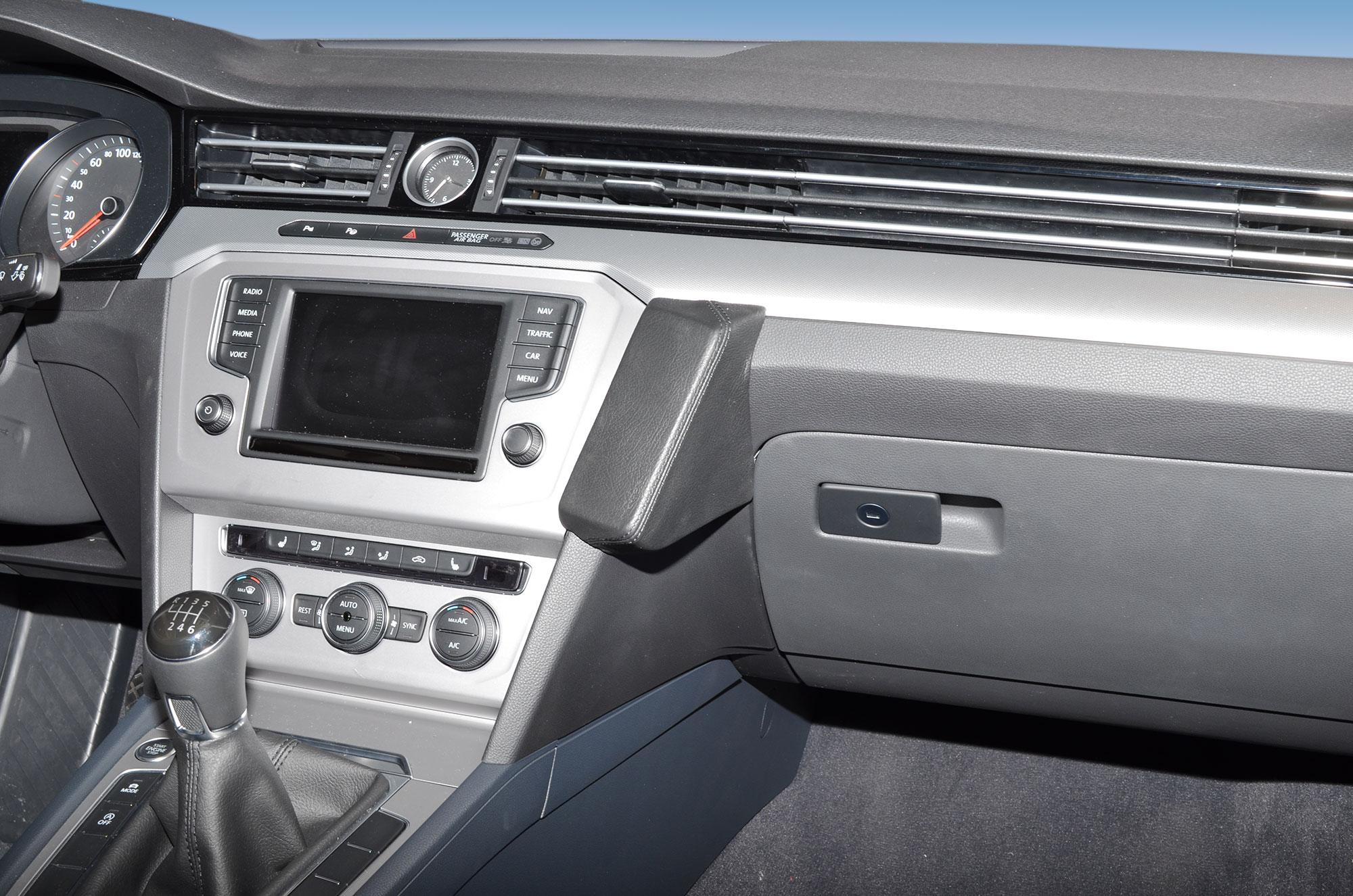 Volkswagen Passat 2014- 2019 Kleur: Zwart  - Kuda 166x 3 - 601665
