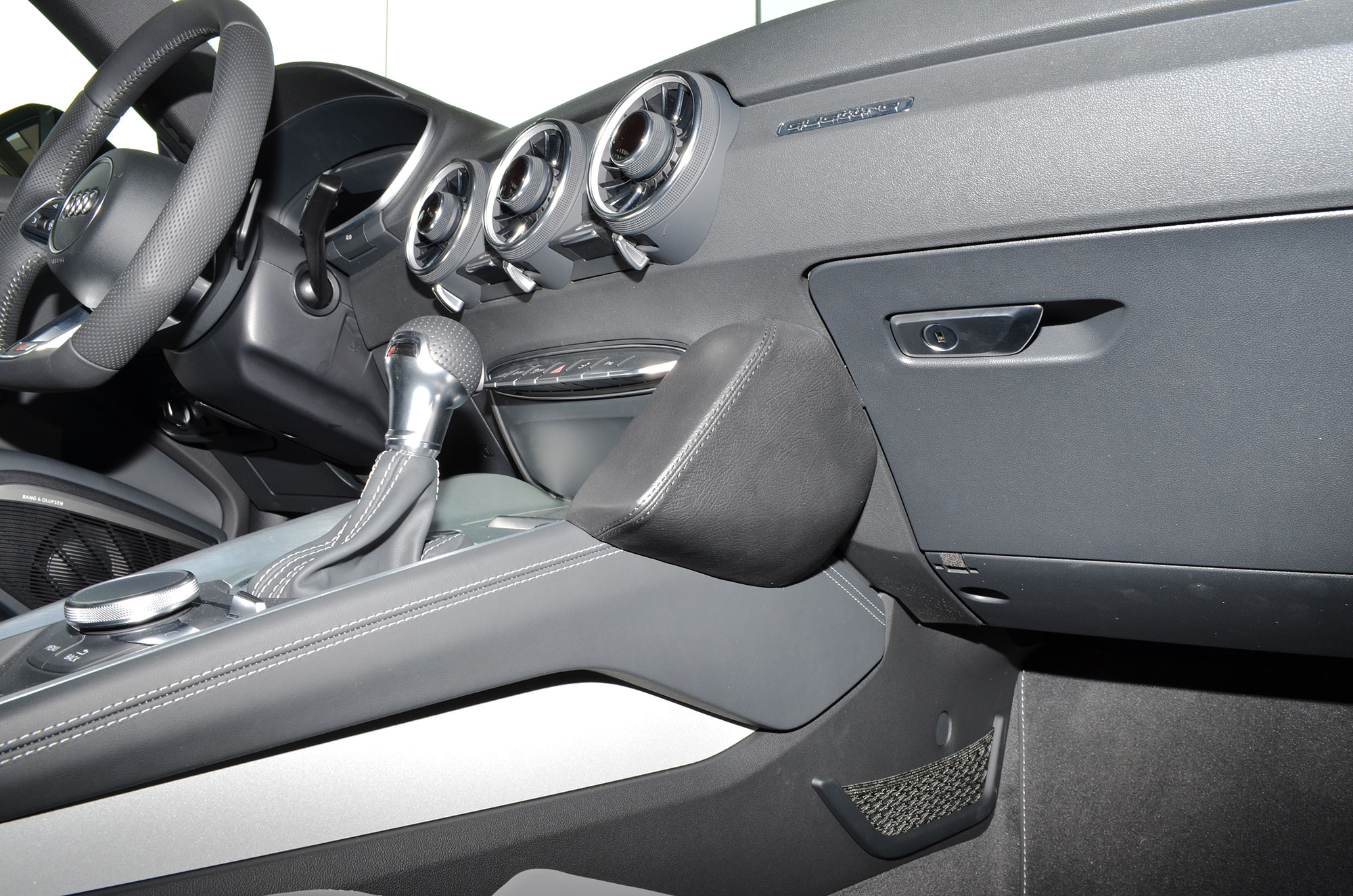 Audi TT 2015-2019 Kleur: Zwart - Kuda 173x 4 - 601735