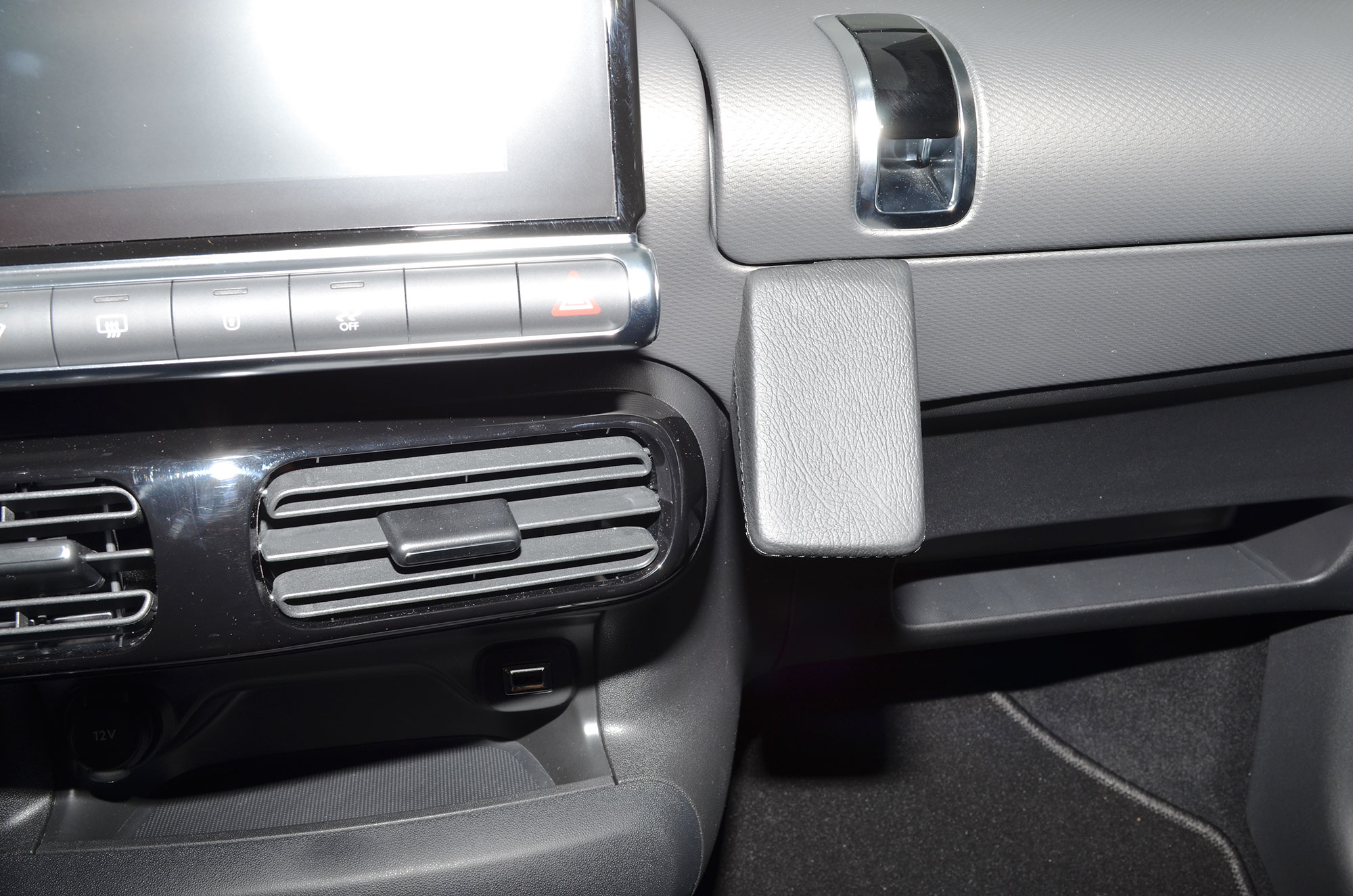 Citro&euml;n C4 Cactus 2014-2019 Kleur: Zwart - Kuda 175x 3 - 601755