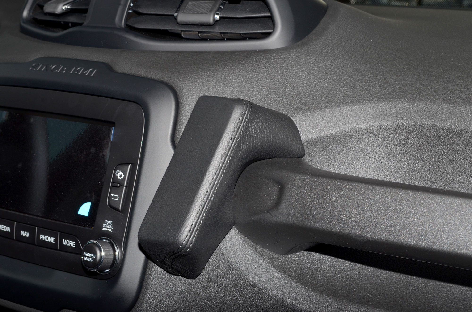 Jeep Renegade 2015-2019 Kleur: Zwart - Kuda 176x 3 - 601765