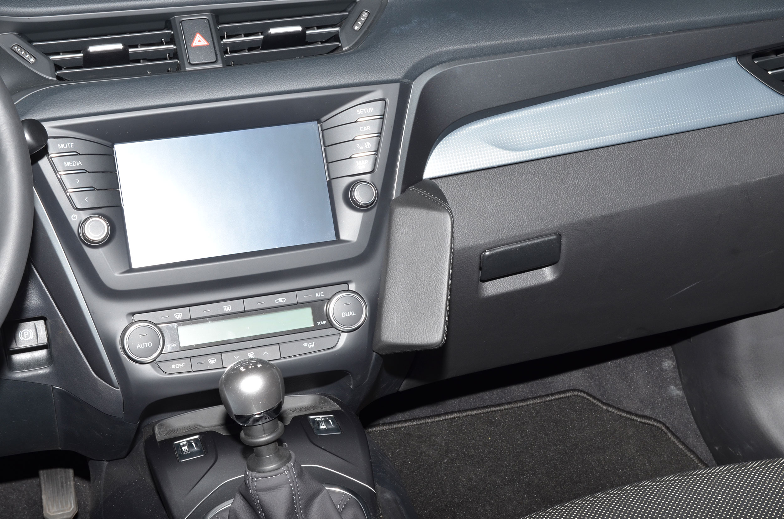 Toyota Avensis 2015-2019 Kleur: Zwart - Kuda 201x 3 - 602010
