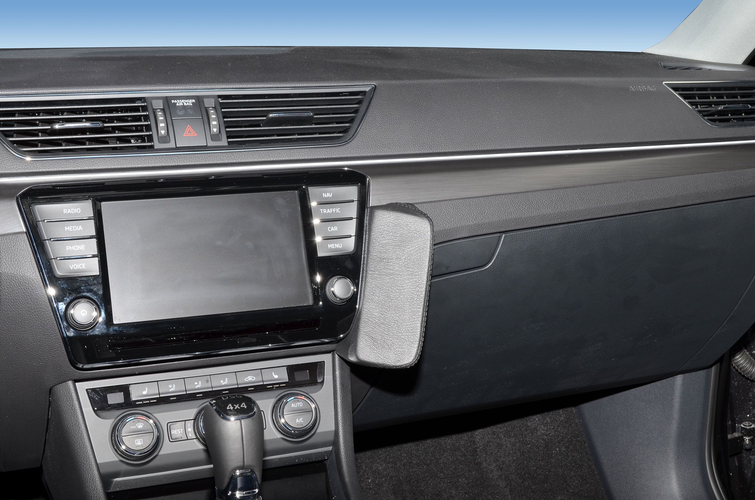 Skoda Superb 2015-2019 Kleur: Zwart  - Kuda 205x 3 - 602055