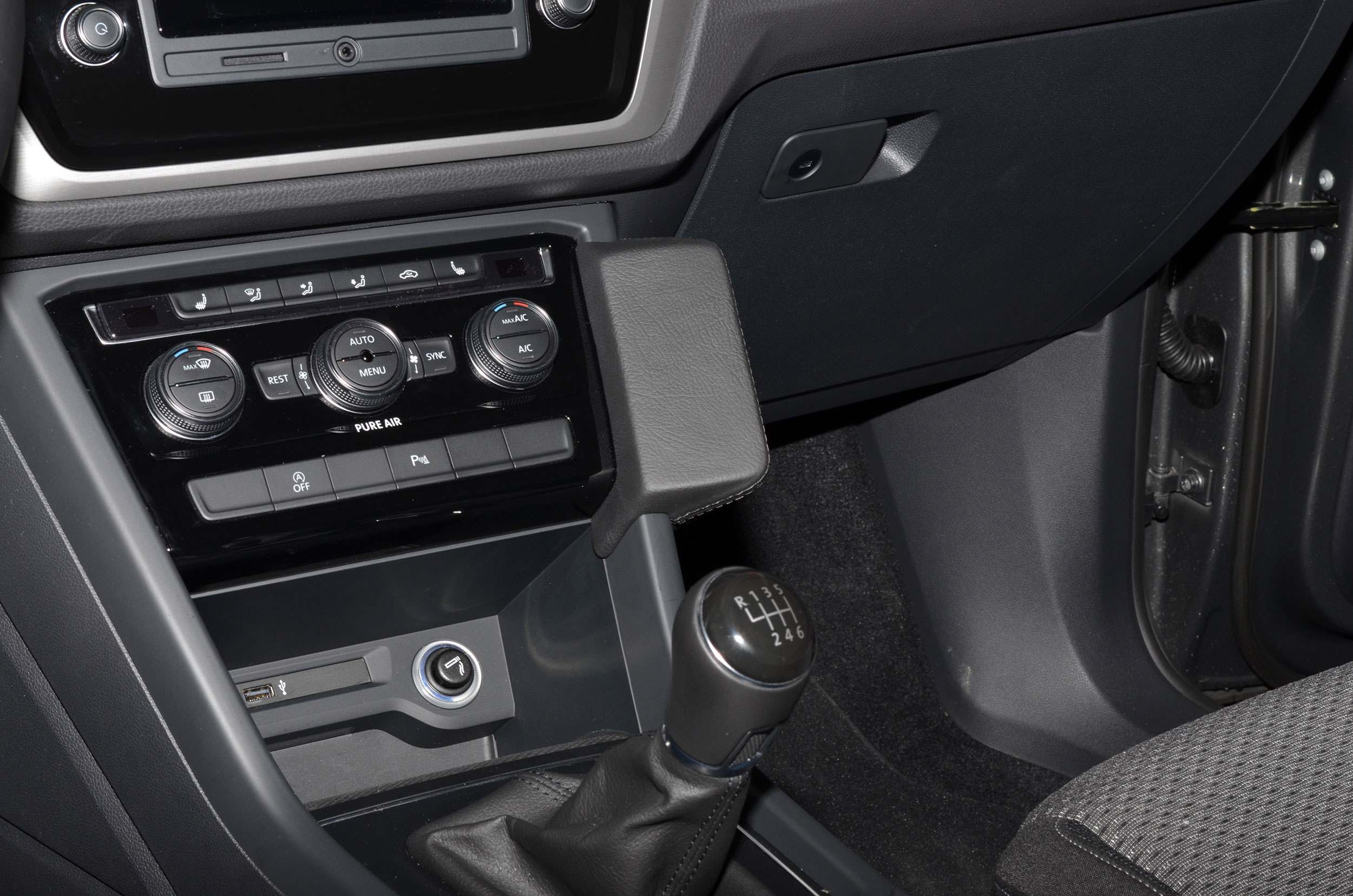 Volkswagen Touran 2015-2019 Kleur: Zwart  - Kuda 213x 3 - 602135