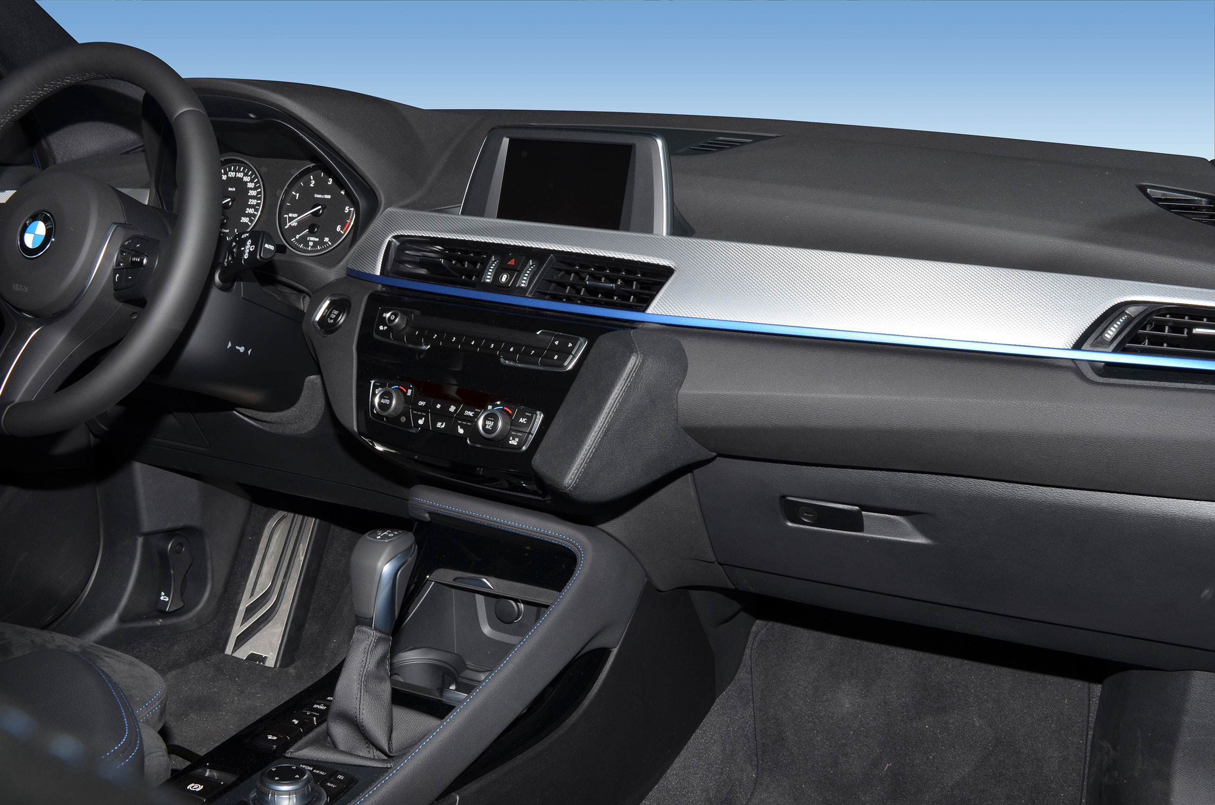 BMW X1 (F48)/ X2(F39) 2015-2019 Kleur: Zwart - Kuda 214x 3 - 602145