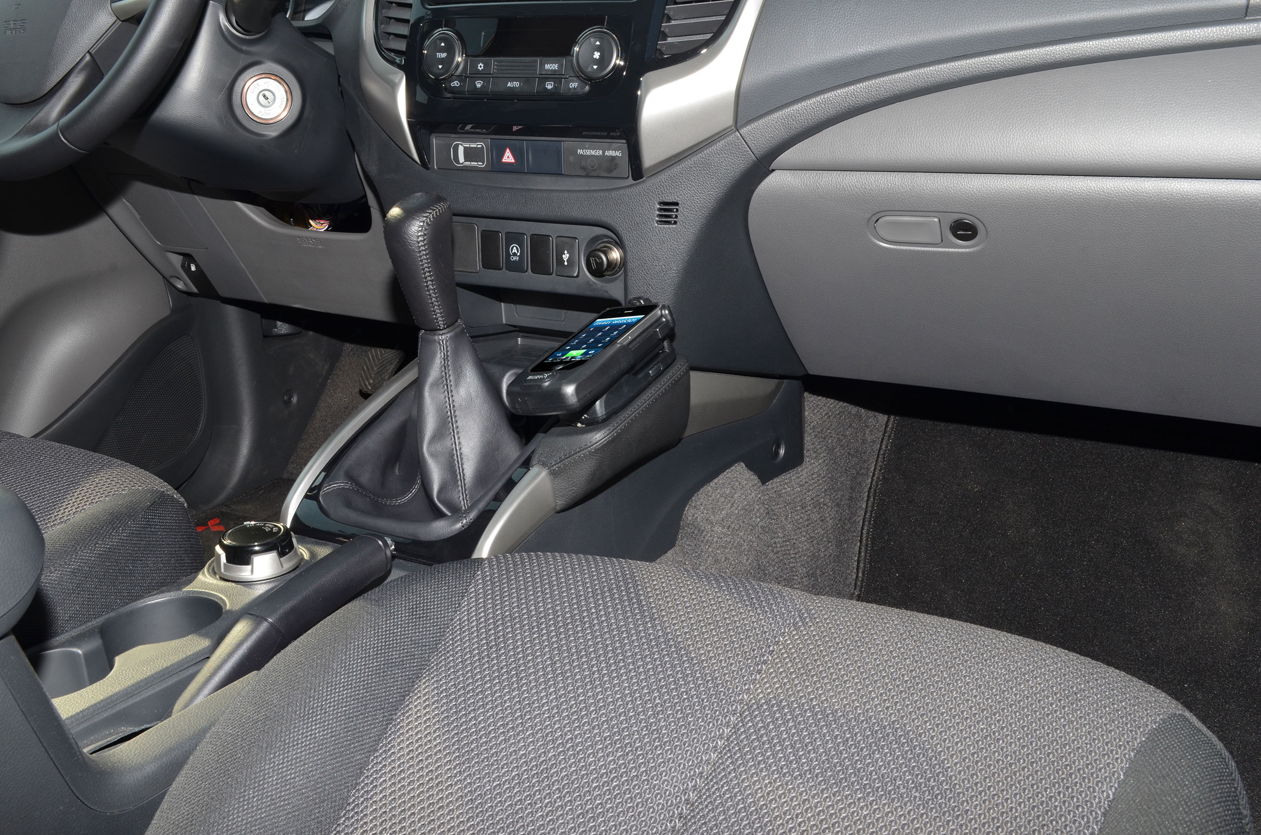 Mitsubishi L200 10/2015-2019 Kleur: Zwart - Kuda 228x 2 - 602285