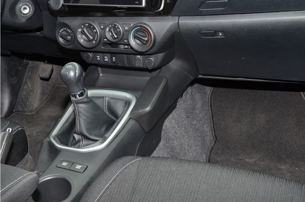 Toyota Hilux 2015-2016 Kleur: Zwart Geen automaat - Kuda 273x 3 - 602730