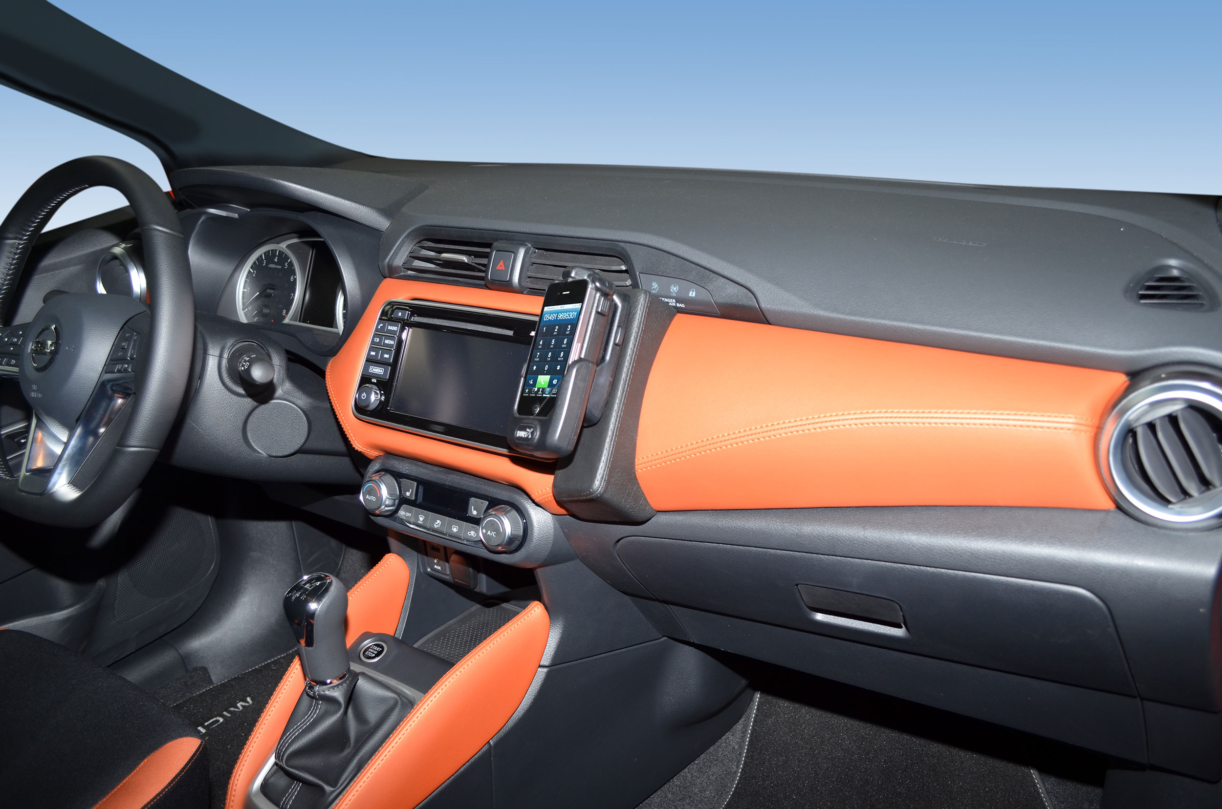 Nissan Micra 03/2017-2019 Kleur: Zwart - Kuda 290x 2 - 602905