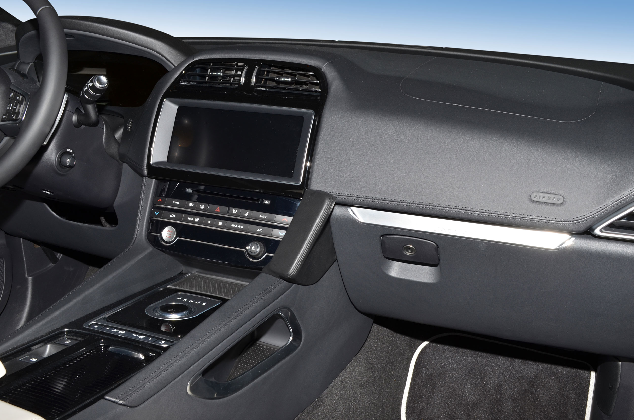 Jaguar F-Pace 2017-2019 Kleur: Zwart - Kuda 292x 3 - 602925