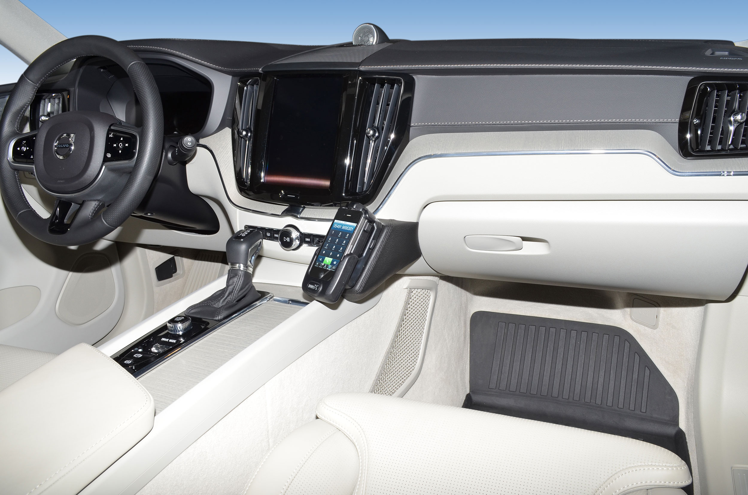 Volvo XC60 07/201-2019 Kleur: Zwart  - Kuda 297x 2 - 602975