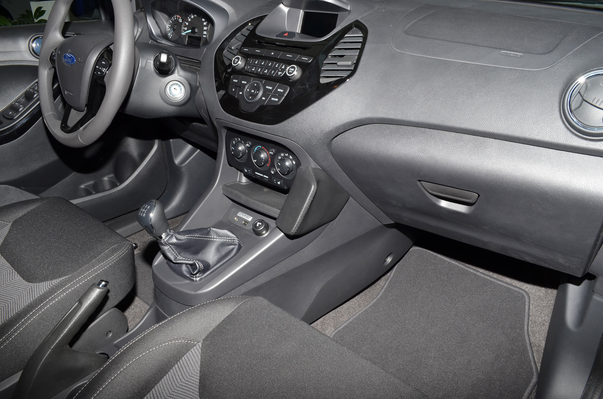 Ford Ka+ 09/2017-2019 Kleur: Zwart - Kuda 300x 3 - 603005