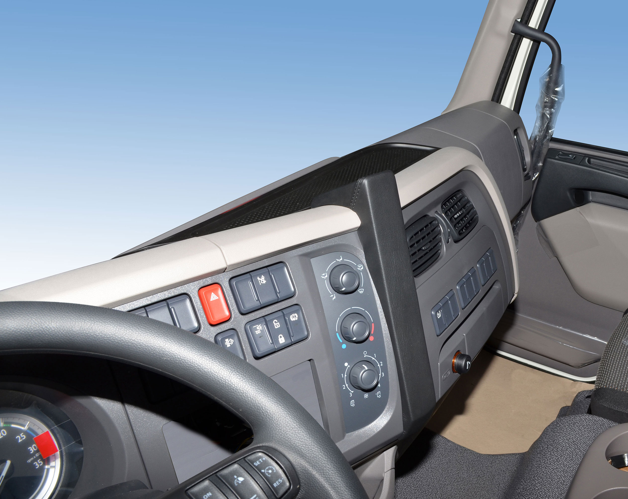 DAF LF (Euro 6) 2014-2019 Kleur: Zwart - Kuda 304x 4 - 603045
