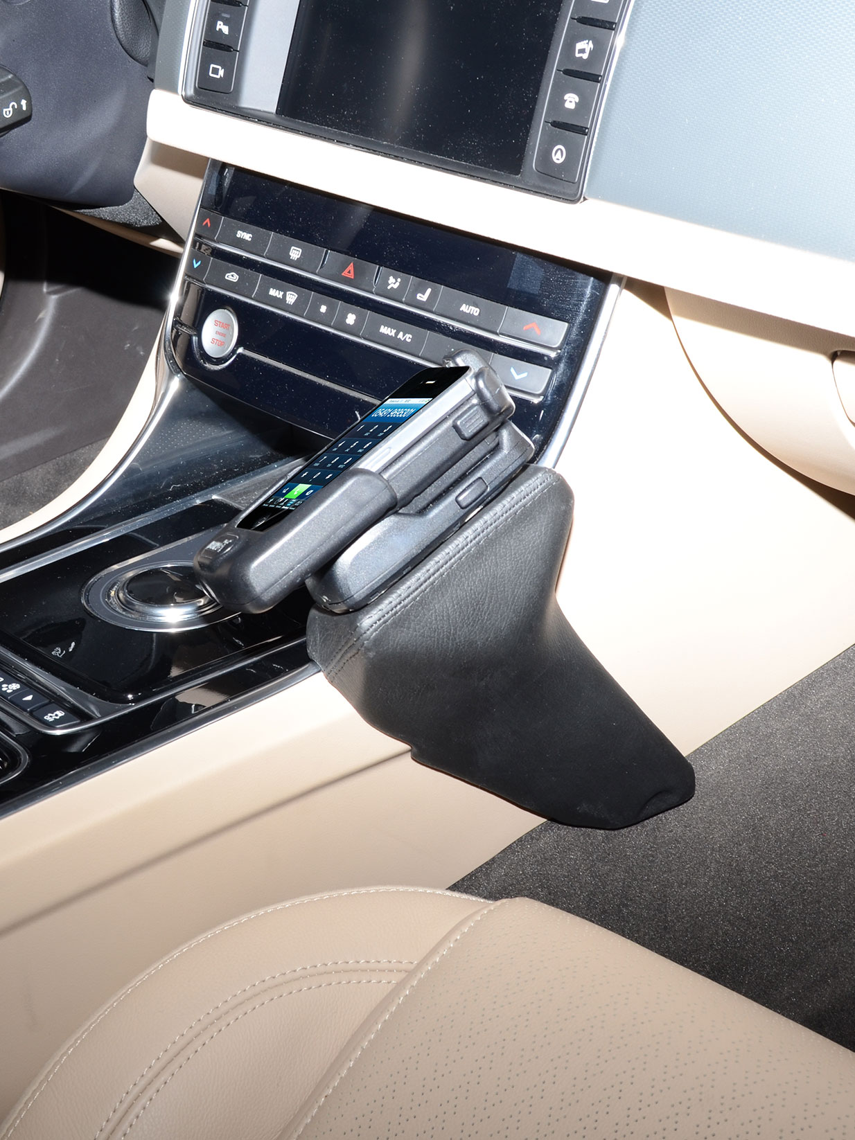 Jaguar XF/ XE 06/2015-2016 Kleur: Zwart - Kuda 317x 1 - 603170