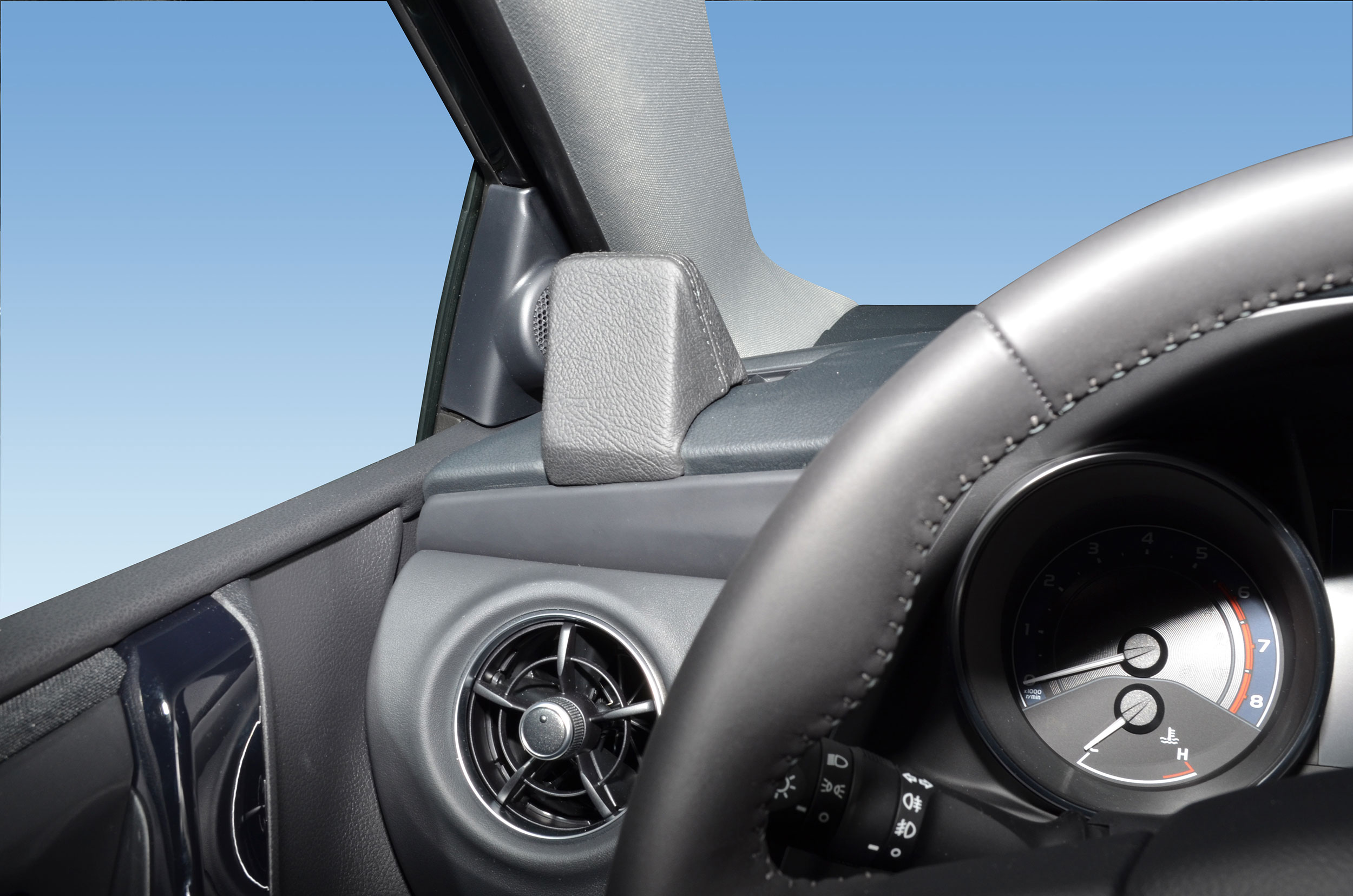 Toyota Auris 2015-2019 Kleur: Zwart - Kuda 621x 3 - 616215