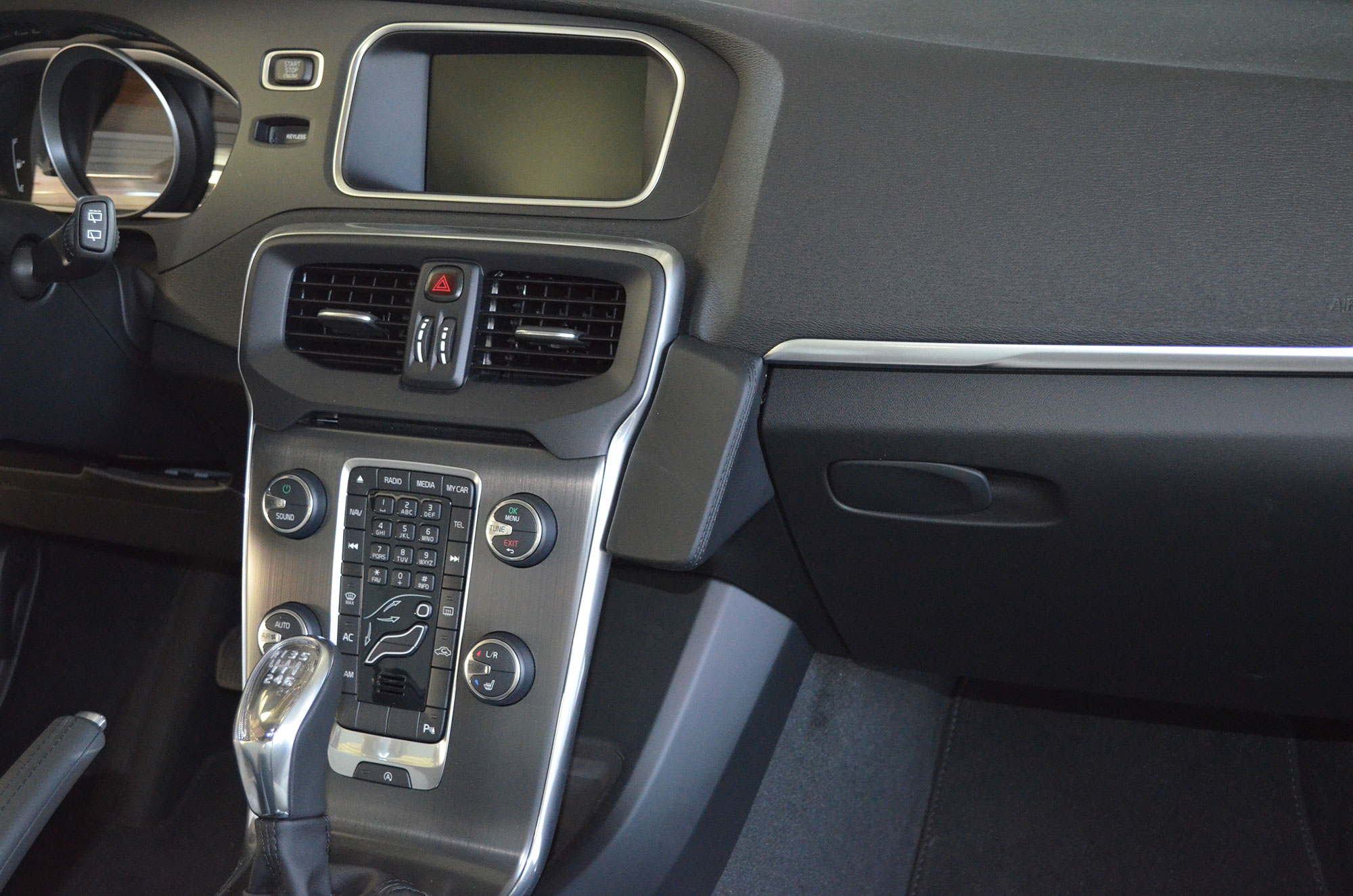Volvo V40 10/2012-2019 Kleur: Zwart  - Kuda08844x 3 - 6088440
