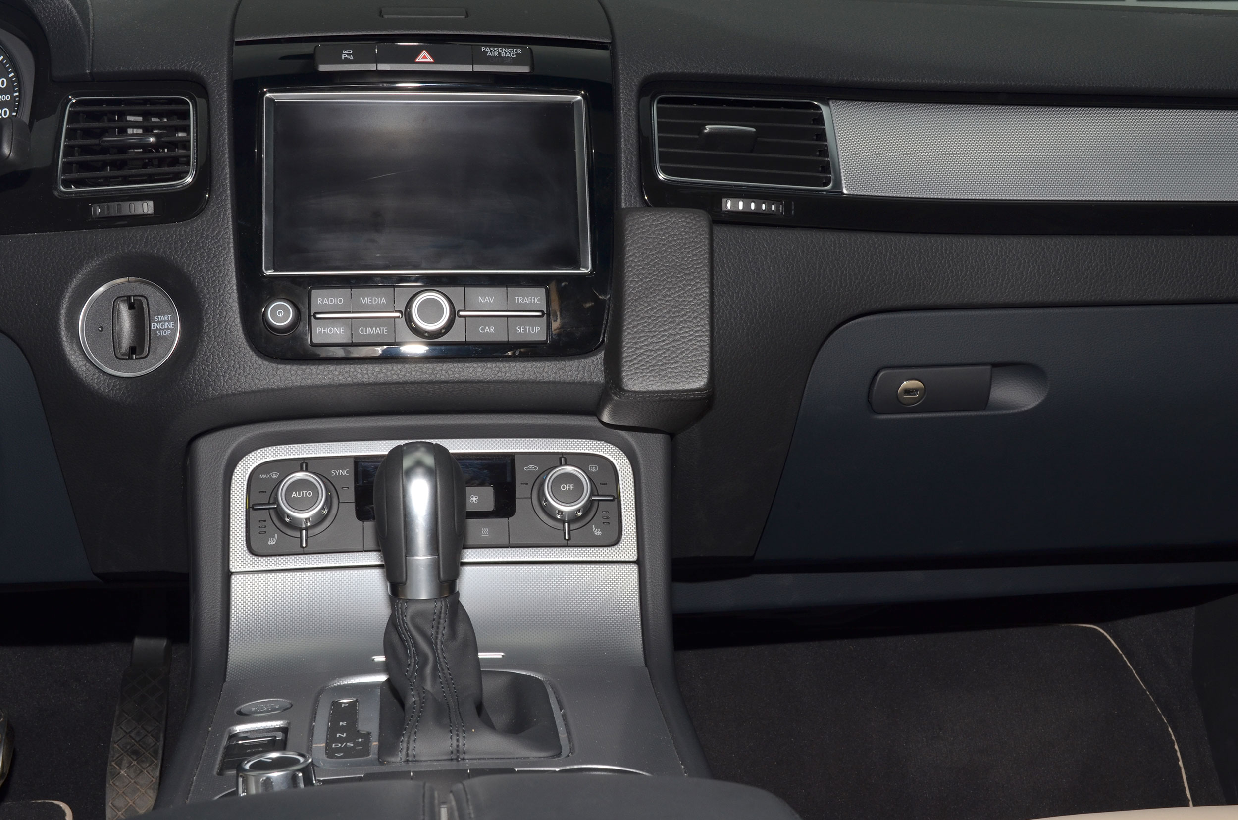 Volkswagen Touareg 06/2010-2019 Kleur: Zwart  - Kuda09676x 4 - 6096760