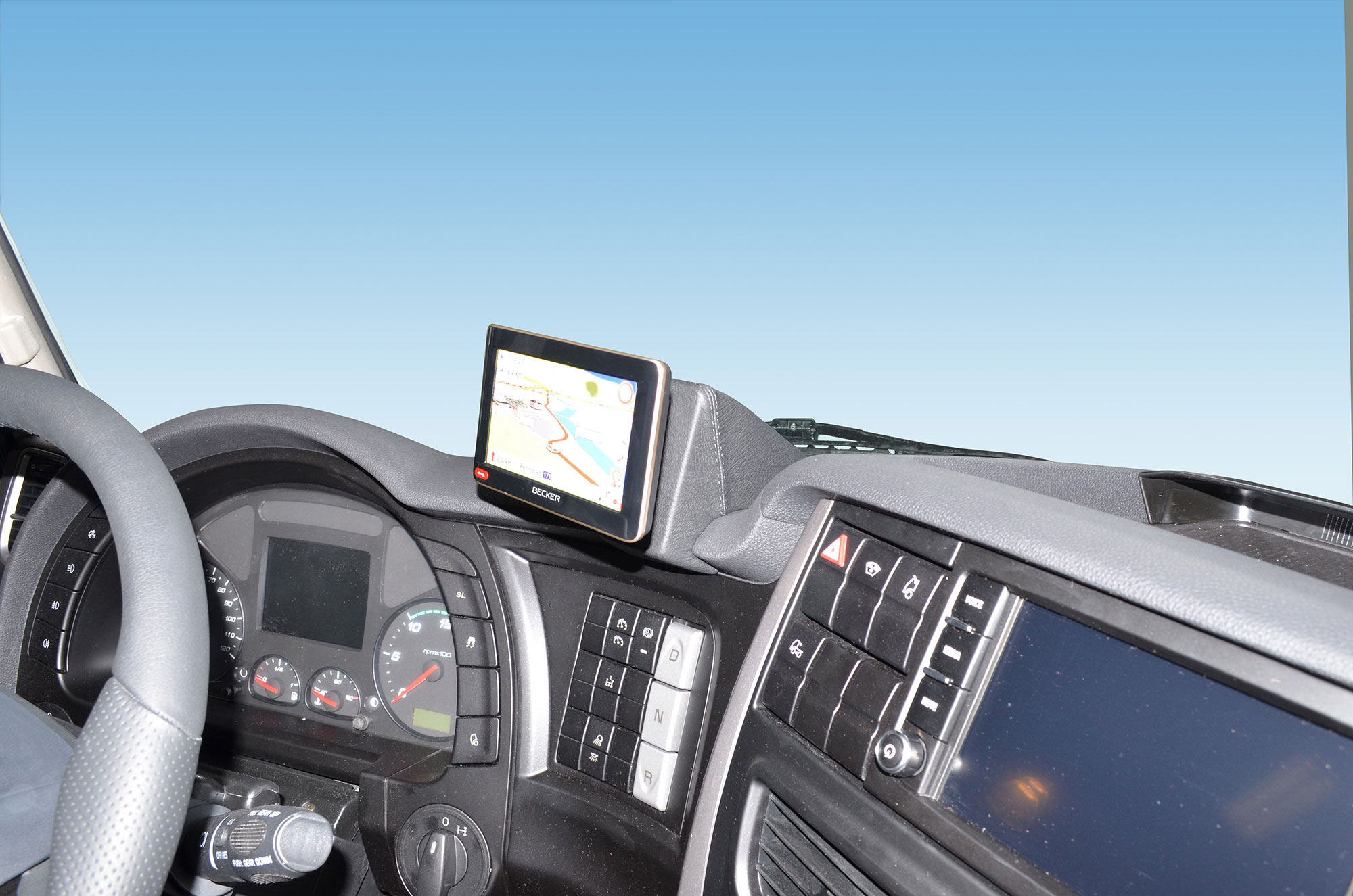Iveco Stralis HiWay Iveco S-Way  Kleur: Zwart - Kuda104x 2 - 601040