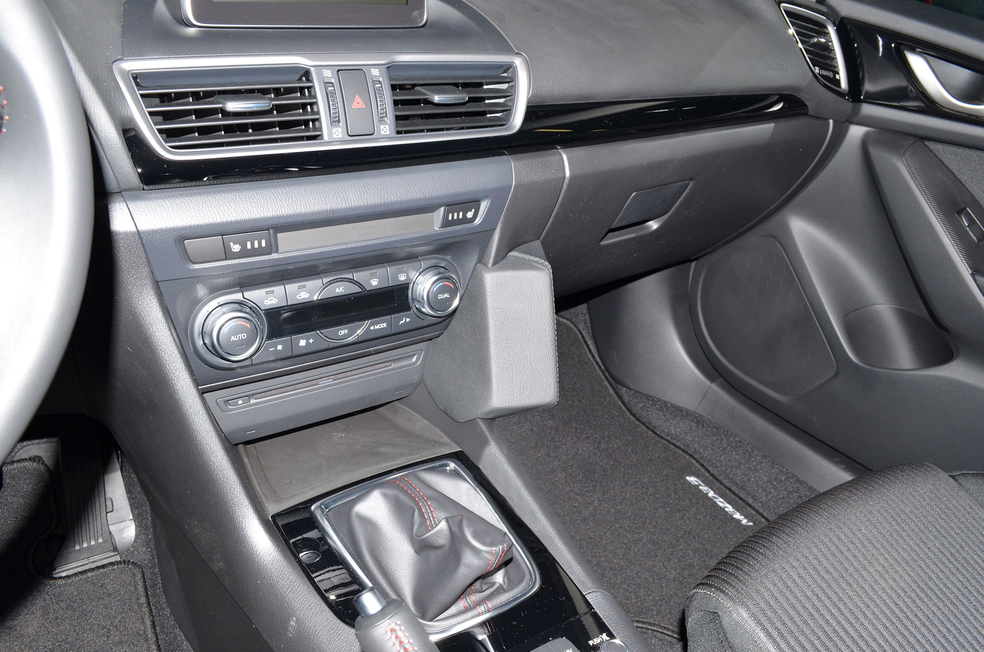 Mazda 3 (type BM) 2013-2019 Kleur: Zwart - Kuda106x 4 - 601065
