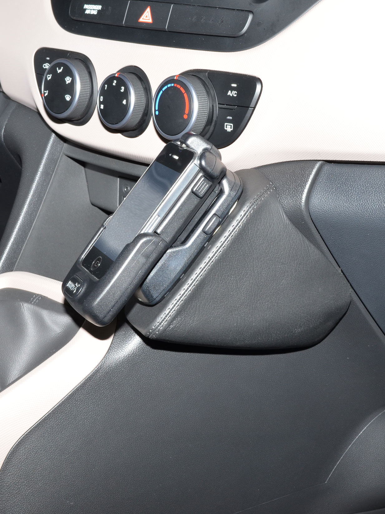 Hyundai i10 11/2013- 2019 Kleur: Zwart - Kuda141x 1 - 601415