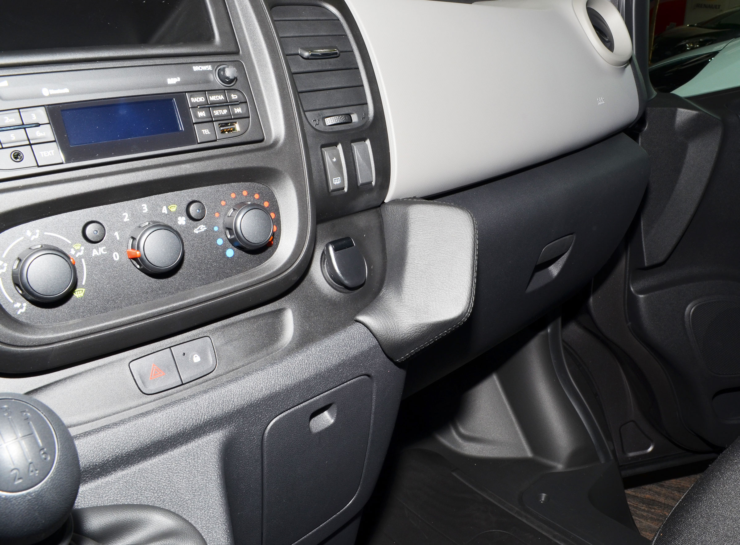 Opel Vivaro - Renault Trafic - Fiat Talento - Nissan NV300 2015-2019 Kleur: Zwart - Kuda162x 3 - 601625