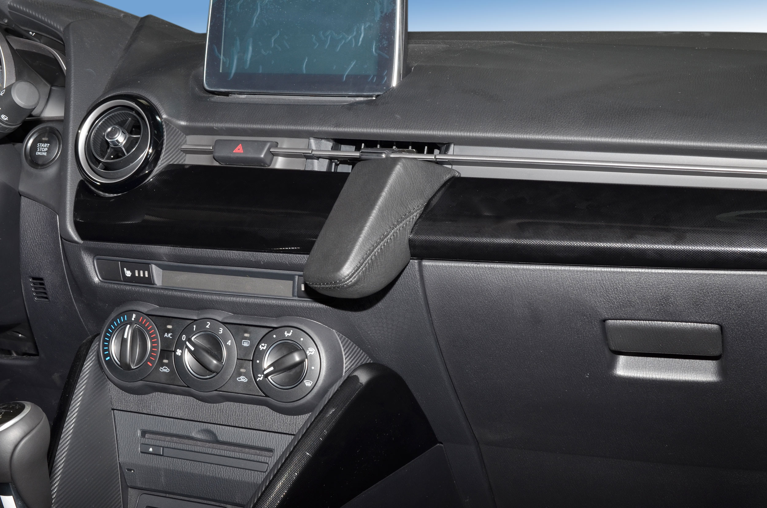 Mazda 2 / CX3 2015-2019 Kleur: Zwart - Kuda196x 3 - 601965