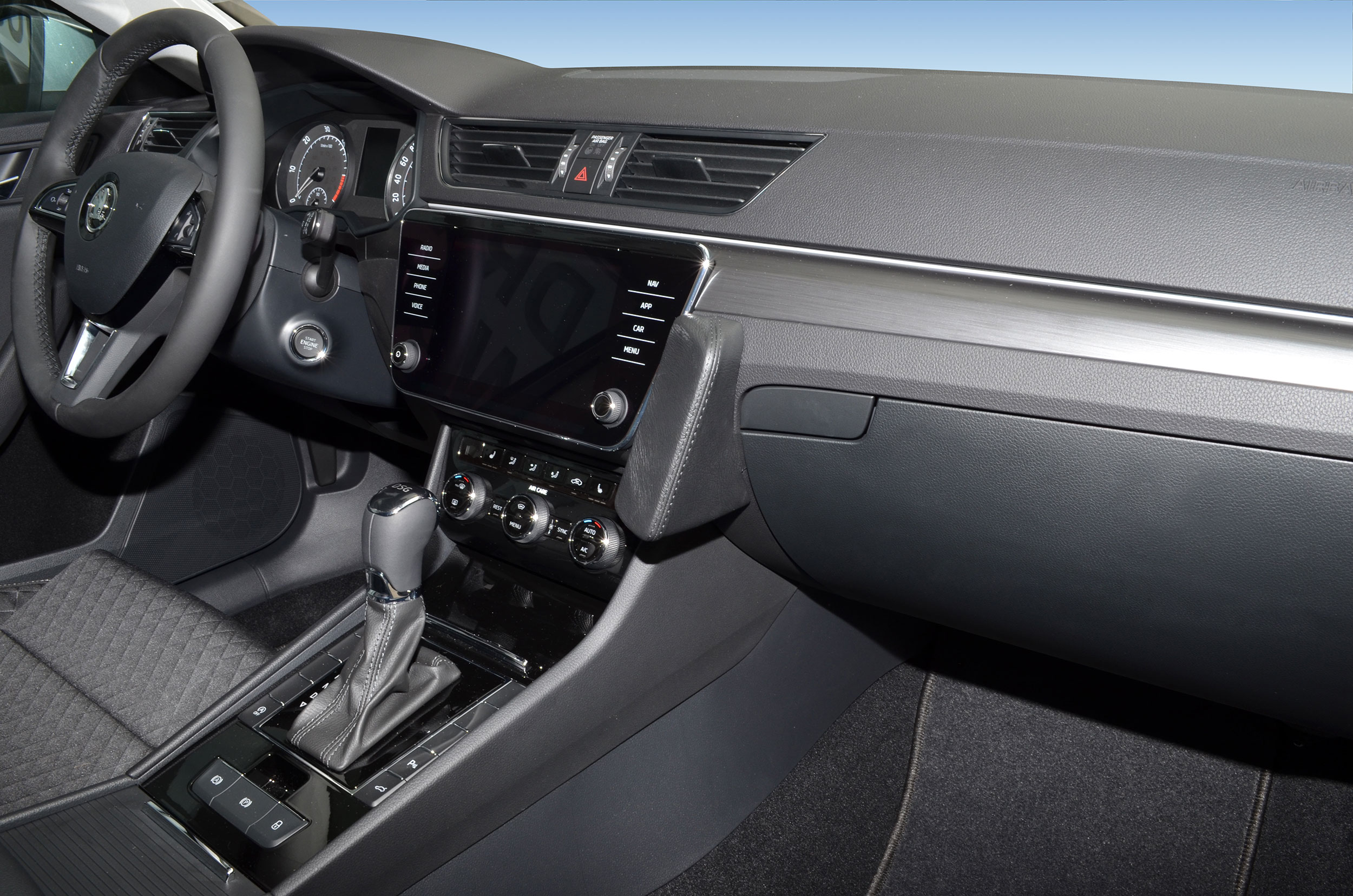 Skoda Superb 2015-2019 Kleur: Zwart  - Kuda205x 4 - 602055