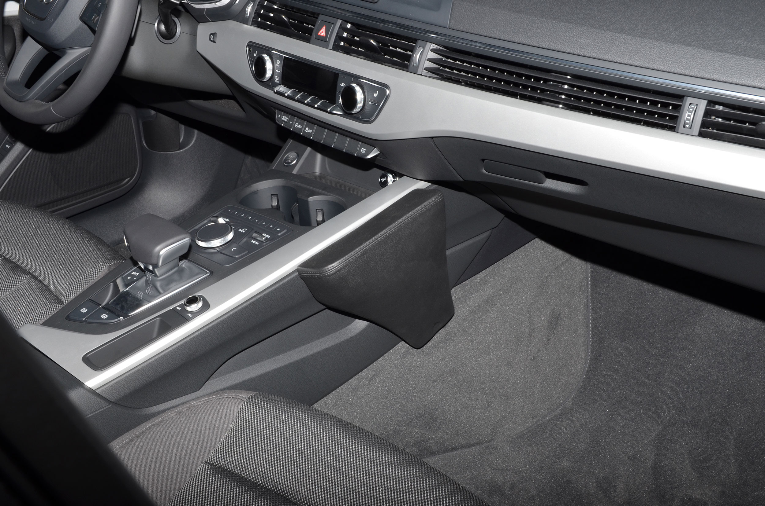 Audi A4/ A5 2015-2019 Kleur: Zwart - Kuda211x 3 - 602115