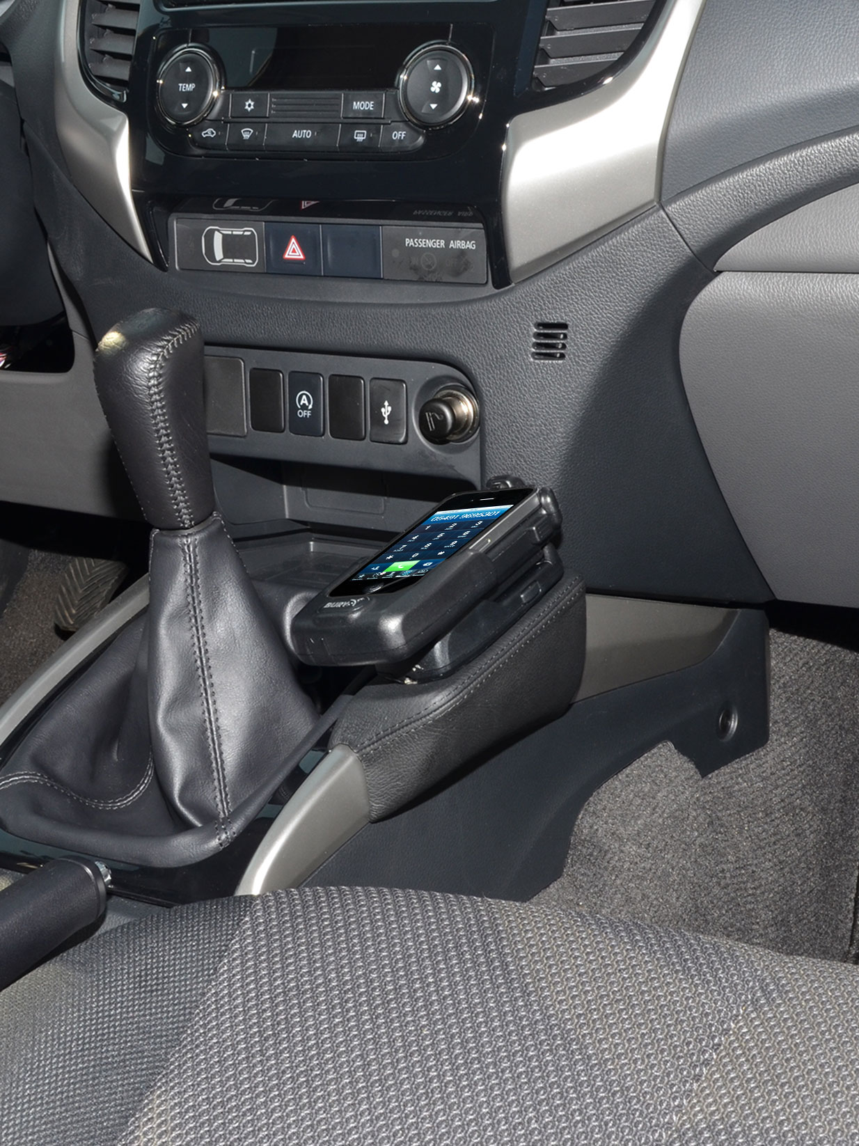 Mitsubishi L200 10/2015-2019 Kleur: Zwart - Kuda228x 1 - 602285