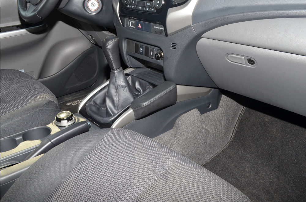 Mitsubishi L200 10/2015-2019 Kleur: Zwart - Kuda228x 3 - 602285